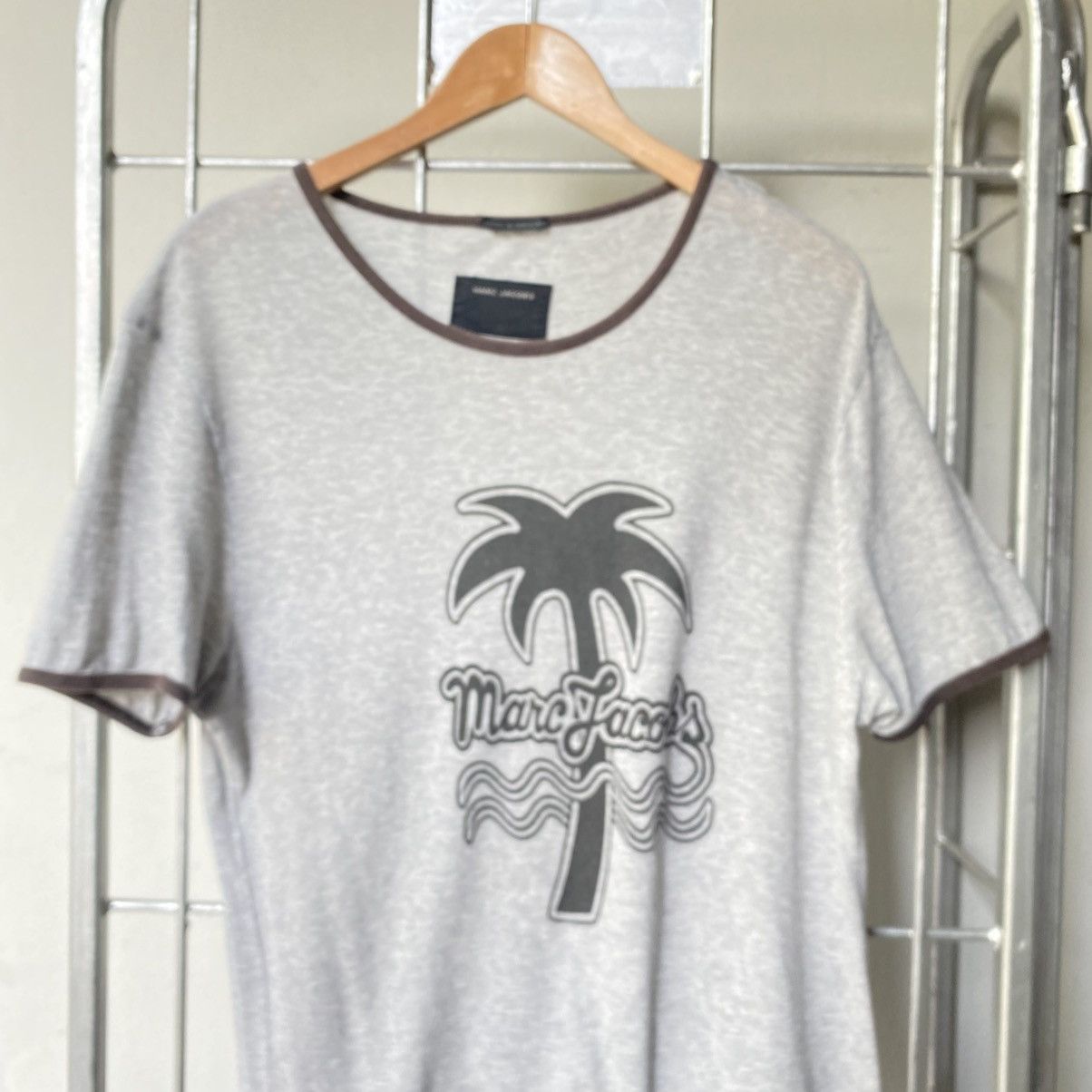 Marc Jacobs MARC JACOBS Gray Tee with Brown Collar & Logo Print Size US L / EU 52-54 / 3 - 3 Thumbnail