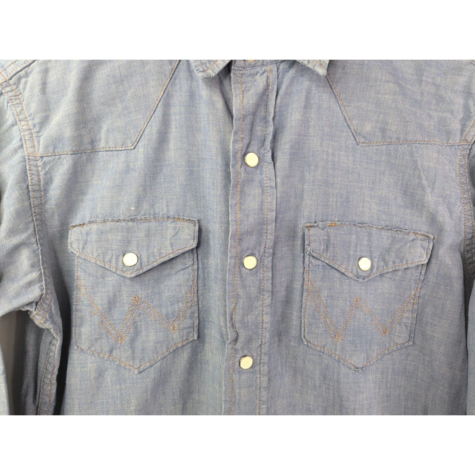 Wrangler VINTAGE Wrangler Chambray Denim Western Shirt Sanforized Snap Button 15.5 33 Blue Cotton Men Regular Size 15.5 XS-? Size US L / EU 52-54 / 3 - 3 Thumbnail