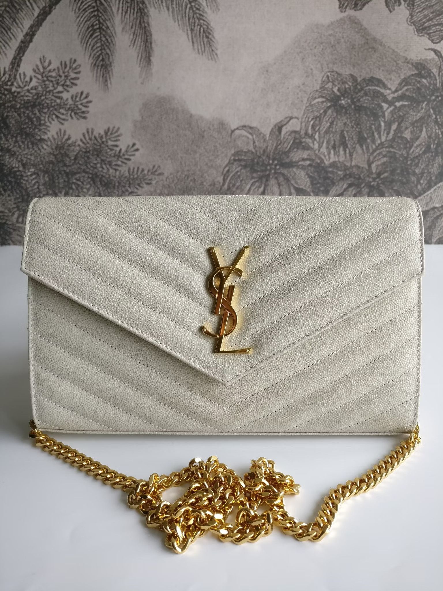 Saint Laurent Paris o1b1hav110824 Size: OS / Cassandre Chain Wallet in White Size ONE SIZE - 6 Thumbnail