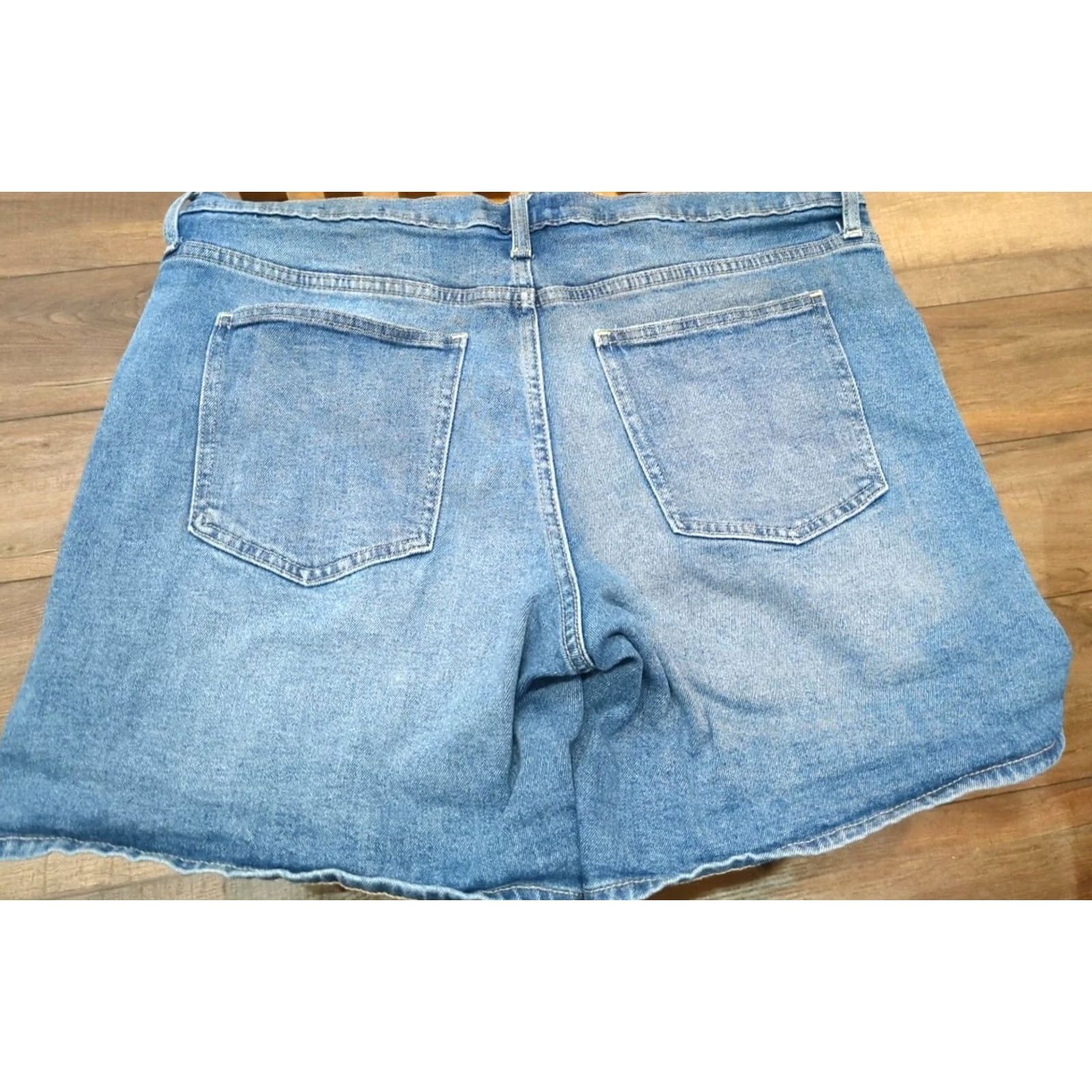 Gap Gap Women Bermuda Short 14 Denim Distressed Blue 5” Casual Shorts Pockets Cotton Size 36" / US 14 / IT 50 - 4 Thumbnail