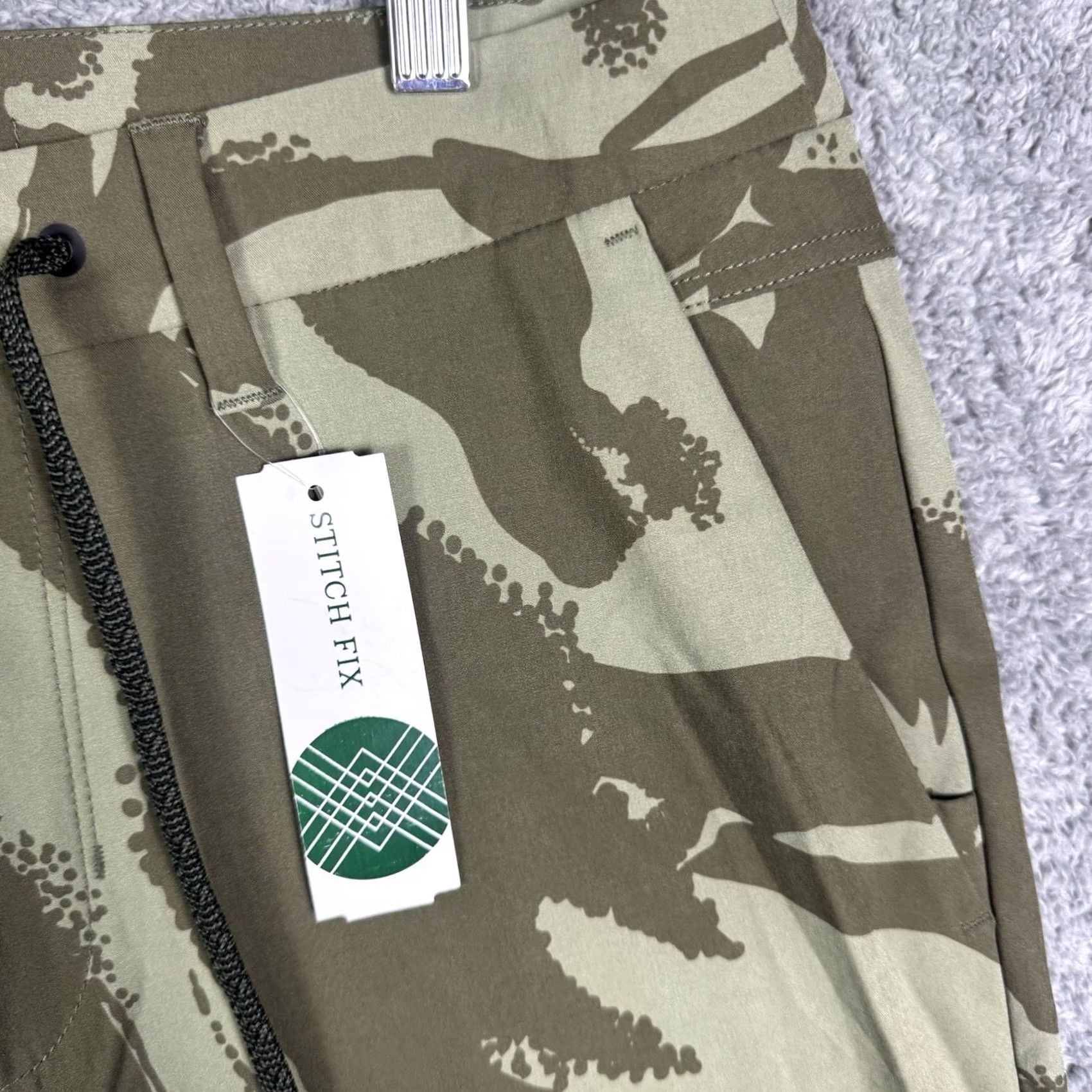 Roark Roark Explorer 2.0 Hybrid Shorts Mens 32x8 Stretch Green Camo Zip Pocket Wicking Size US 32 / EU 48 - 2 Thumbnail