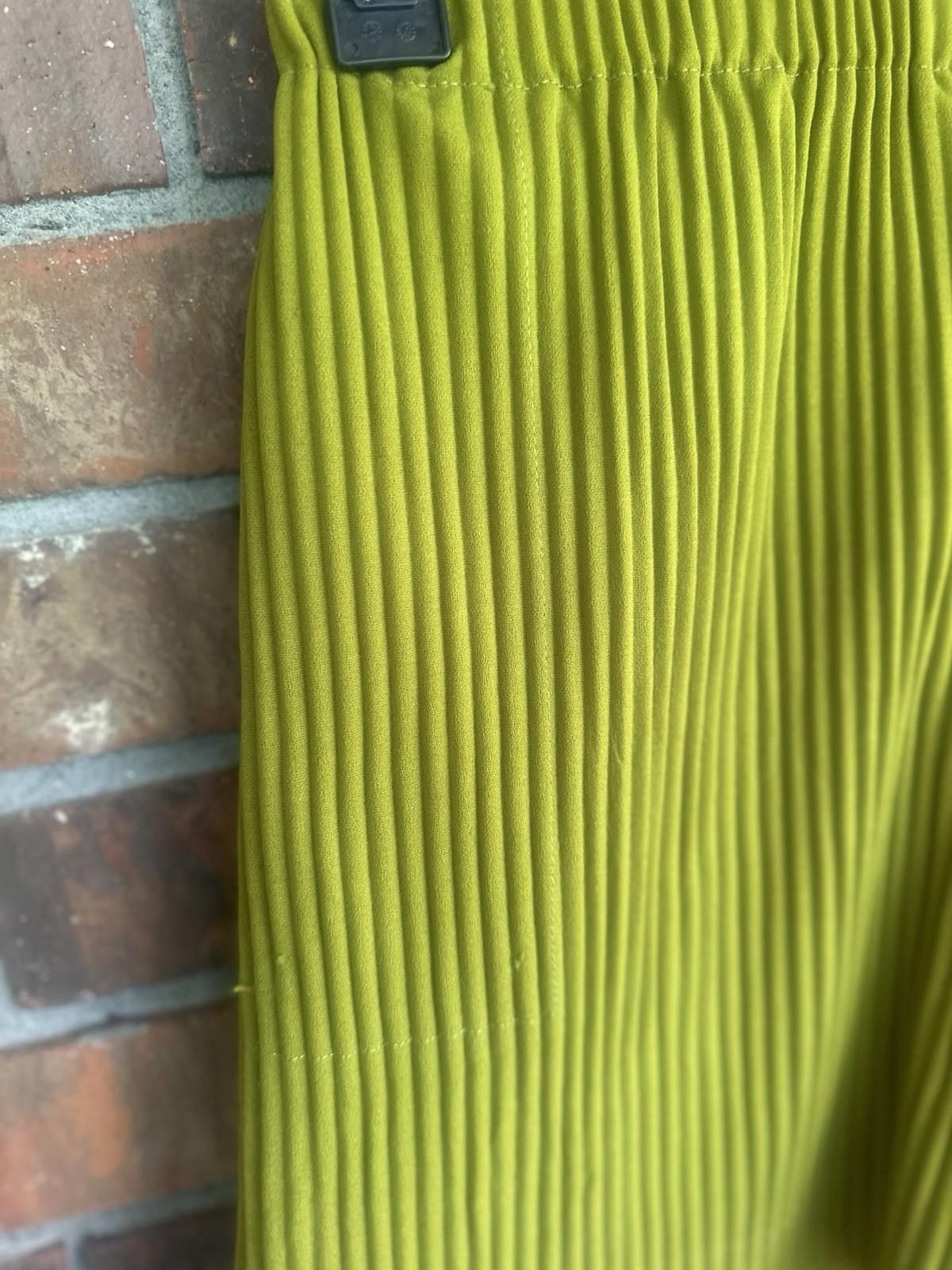 The Unbranded Brand Women's Dressy Shorts Size Small Pleated Green Size 28" / US 6 / IT 42 - 2 Thumbnail