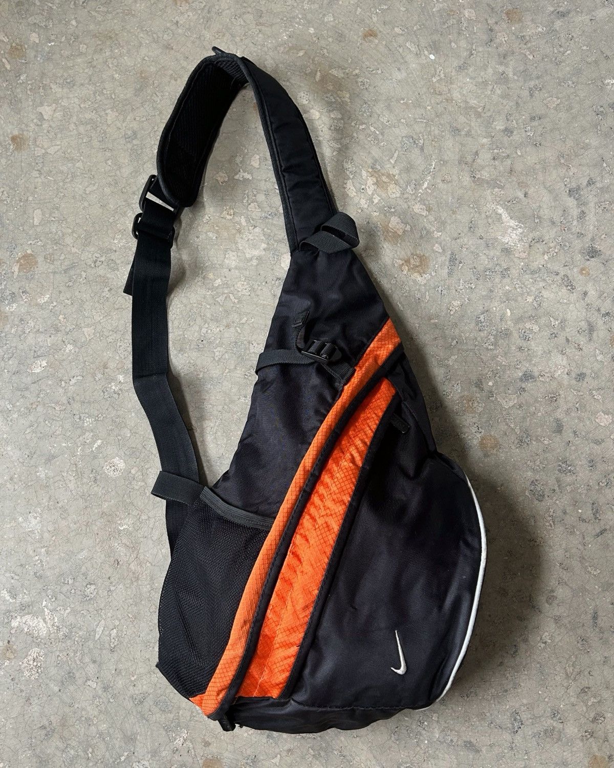 Nike Vintage Nike Sling Bag Nylon Gorepcore Size ONE SIZE - 1 Thumbnail