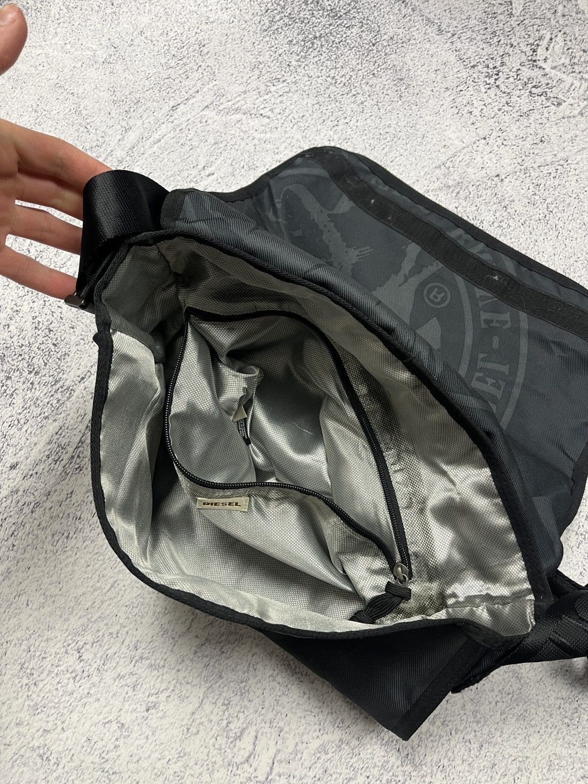 Diesel × Vintage Vintage Diesel Big Logo Messenger Crossbody Bag Hype Y2K Size ONE SIZE - 8 Thumbnail