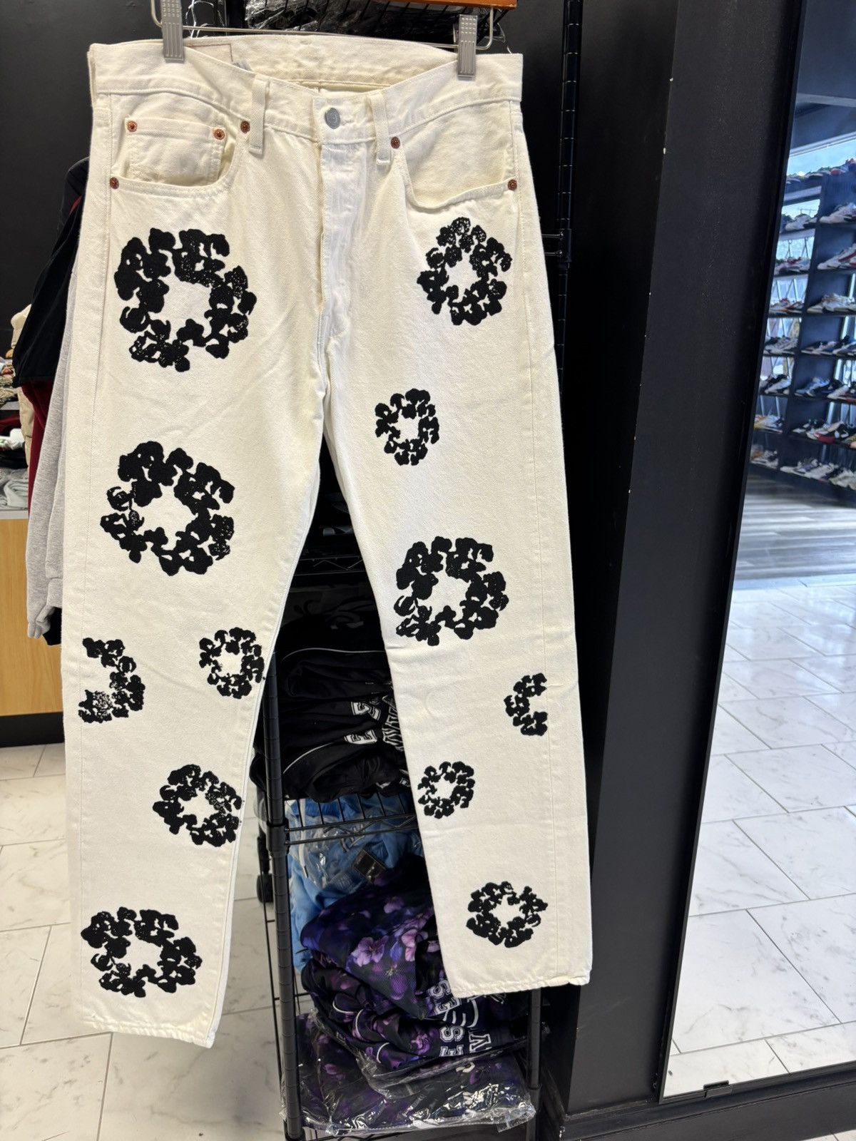 DENIM TEARS Denim tears cotton wreath white jeans Size US 32 / EU 48 - 1 Thumbnail