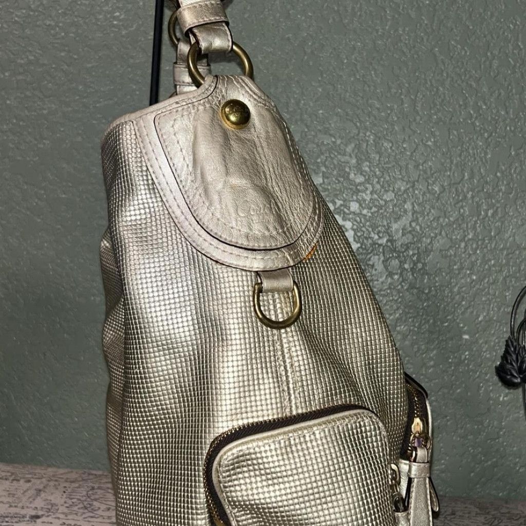 Coach Coach Gold metallic hobo bag with adjustable straps #glamour Size ONE SIZE - 4 Thumbnail