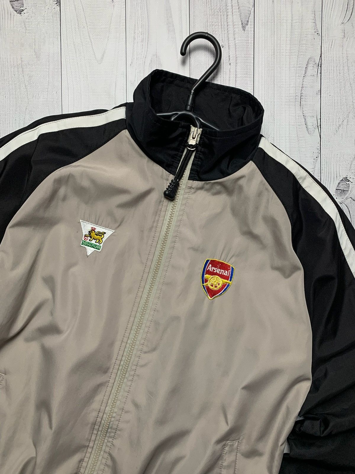 Vintage Vintage Arsenal soccer jacket size S logo beige Size US S / EU 44-46 / 1 - 3 Thumbnail