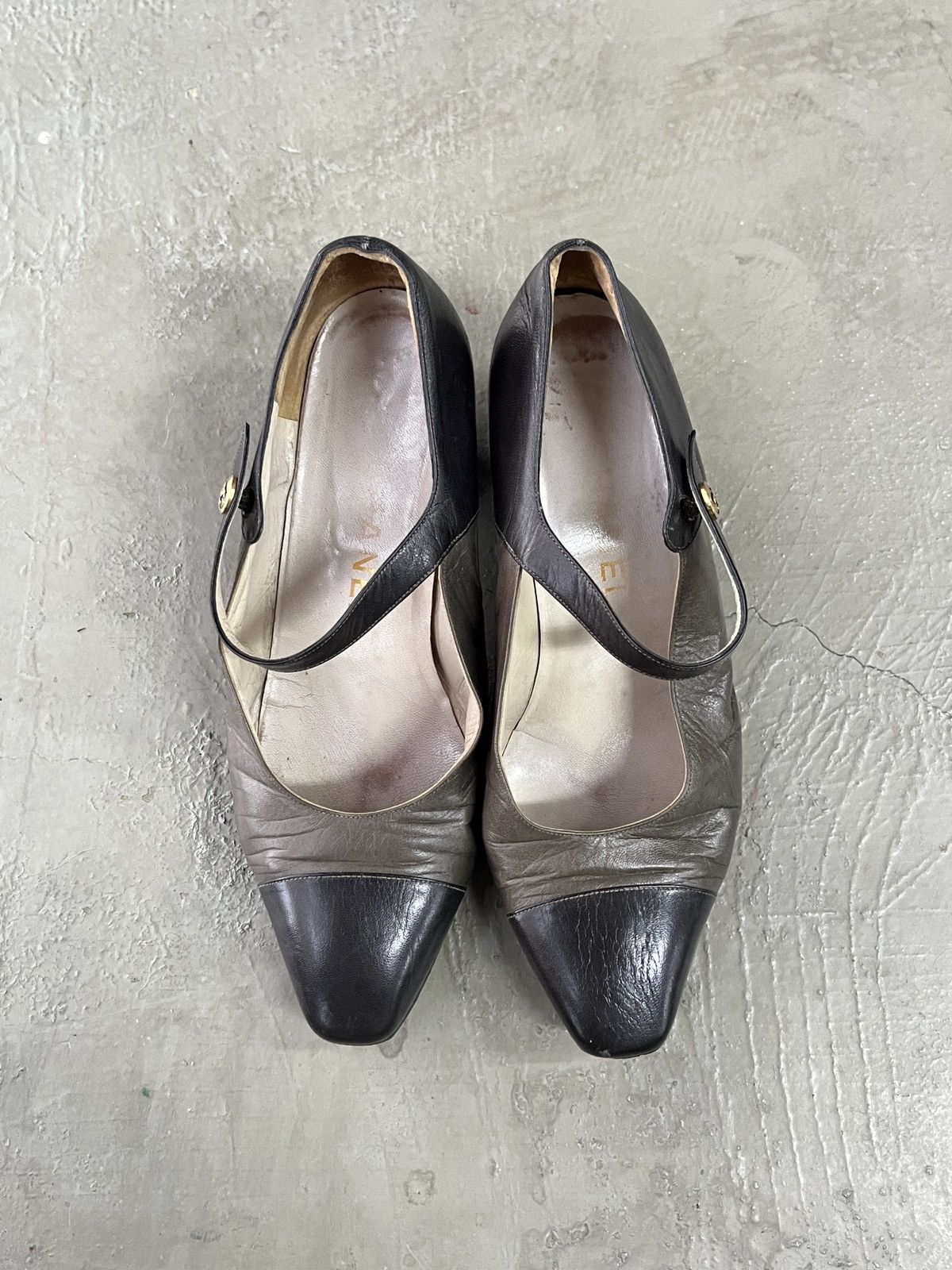 Vintage 1980's Authentic CHANEL Genuine Leather Mary Jane Pump Heels Size US 8.5 / IT 38.5 - 2 Thumbnail