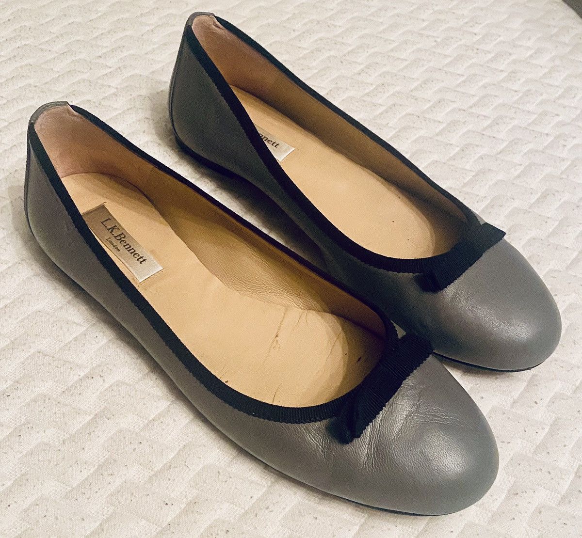LK Bennett L K Bennett Grey leather Black grosgrain trim/bow vamp 38.5 Size US 8.5 / IT 38.5 - 10 Thumbnail