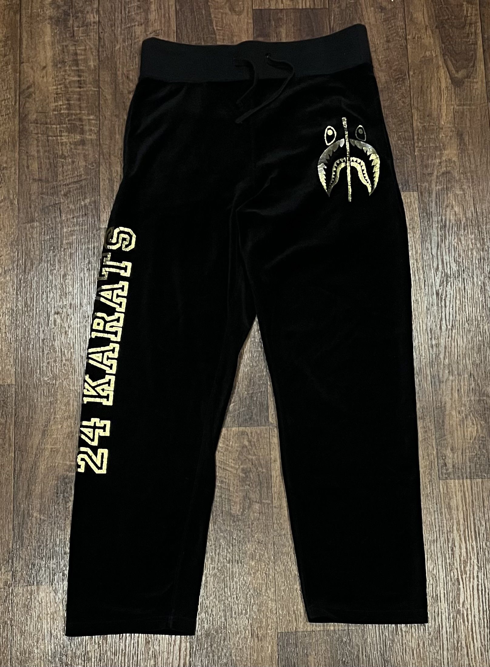 Bape Bape shark sweatpants Size US 30 / EU 46 - 1 Thumbnail