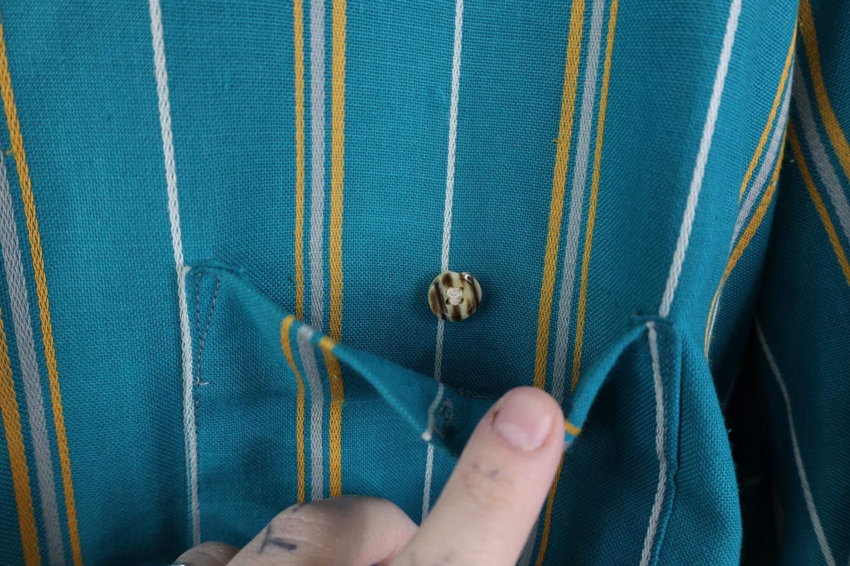 Vintage Vintage 90s Streetwear Block Collared Button Down Shirt USA Size US XL / EU 56 / 4 - 8 Thumbnail