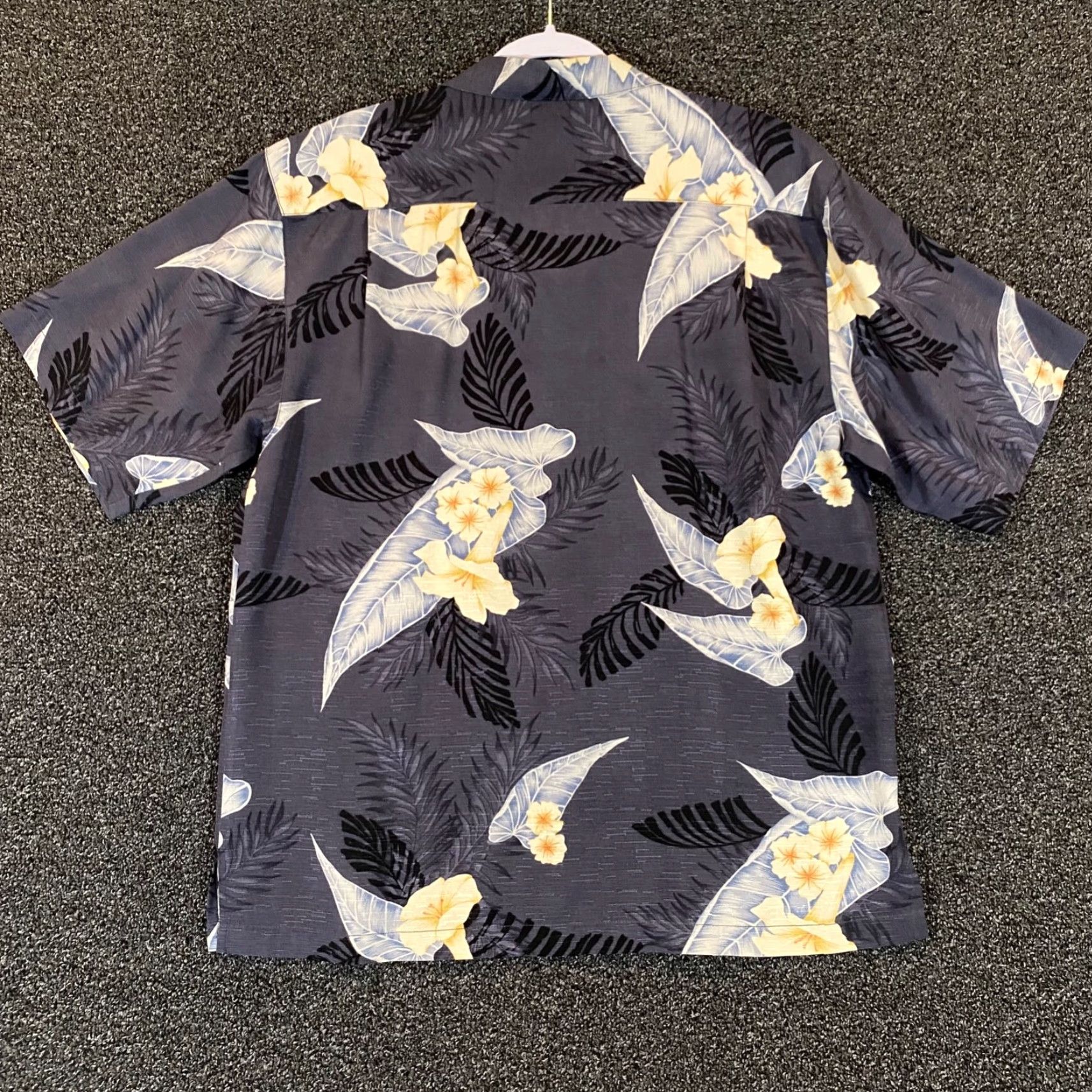 Tommy Bahama VINTAGE Tommy Bahama Shirt Mens M Gray Silk Floral Hawaiian S/S Button-Up 100% Silk Mens Size US M / EU 48-50 / 2 - 6 Thumbnail