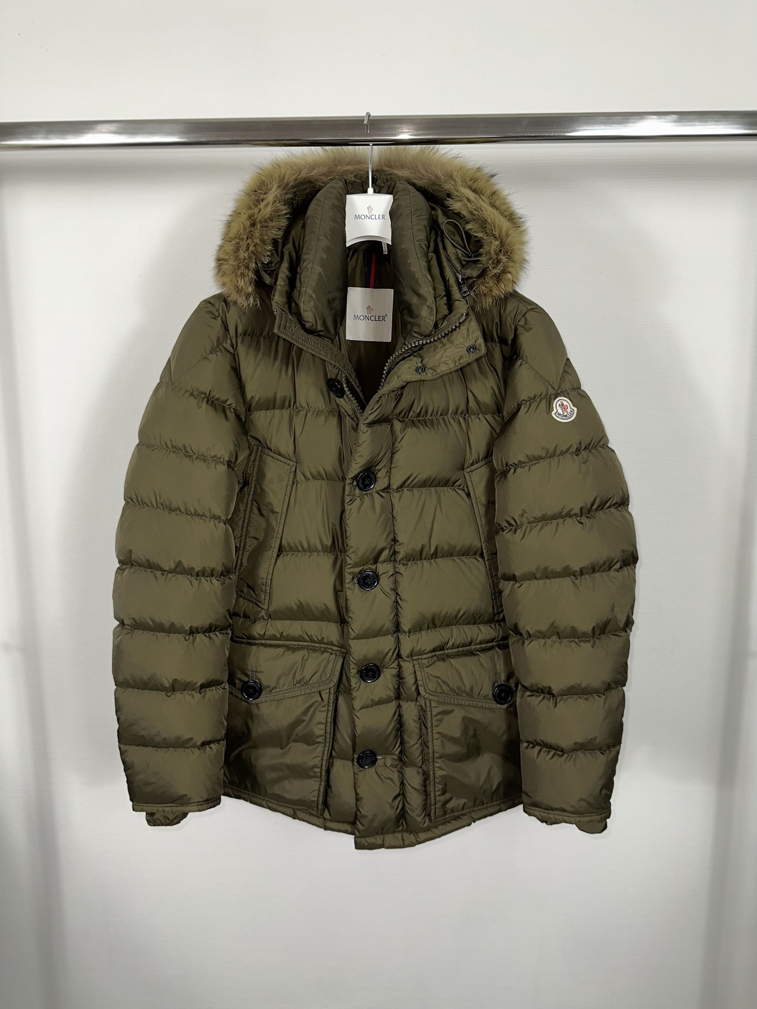 Moncler store cluny green