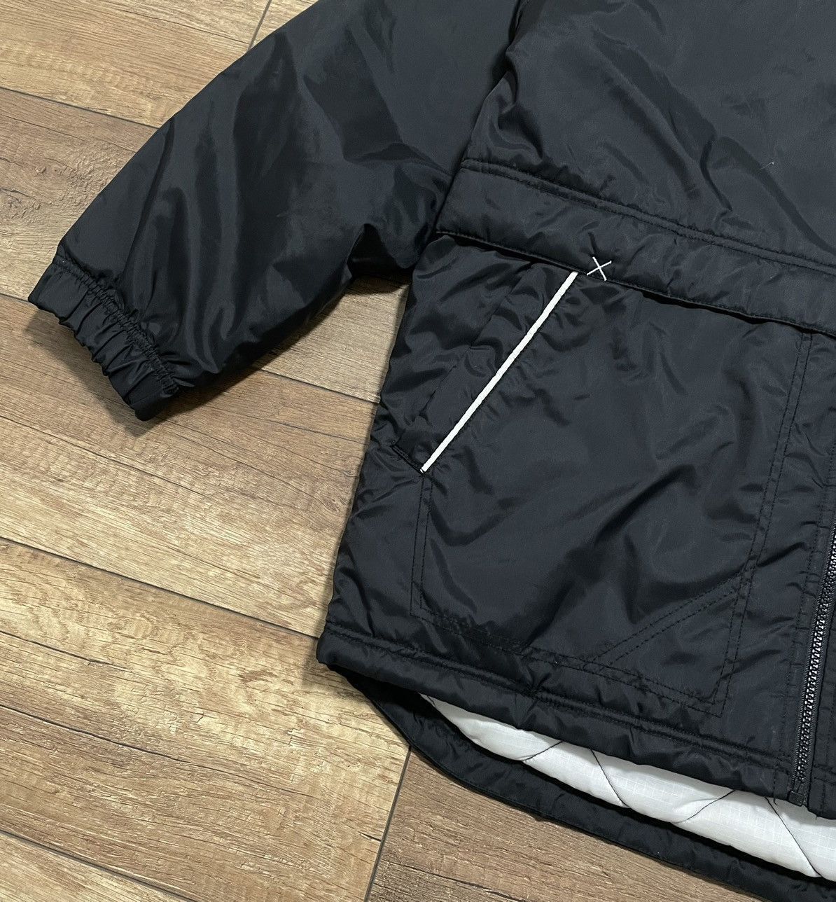 Nike Vintage Nike Black Oversized Big Swoosh Logo Jacket Size US L / EU 52-54 / 3 - 8 Thumbnail