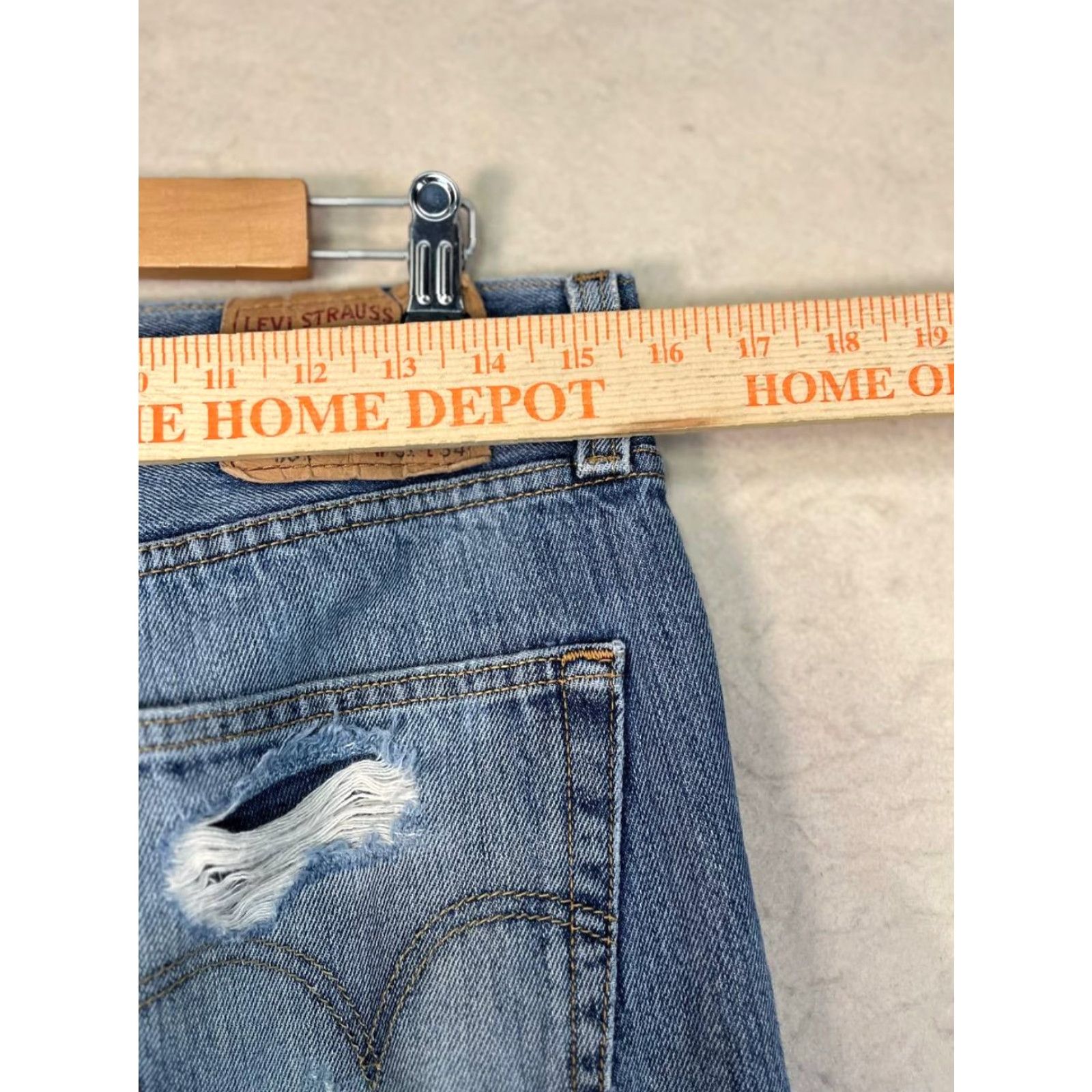 Levi's Levi's 501 Button Jeans Men Distresed Blue Cotton Classic Denim 31x34 See Pics Size US 31 - 5 Thumbnail