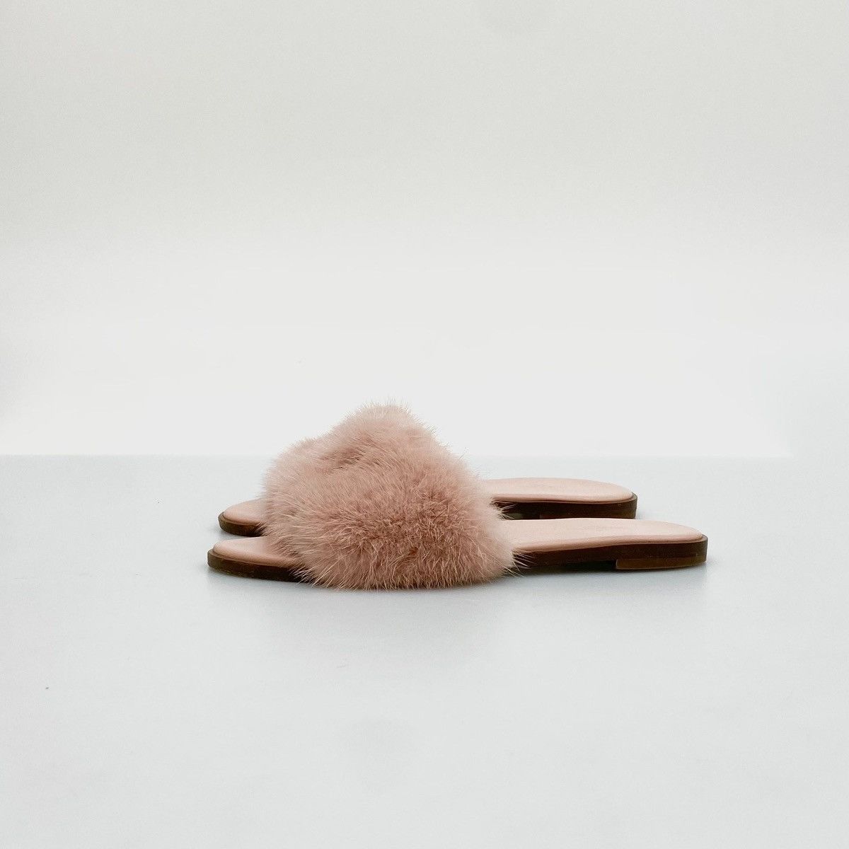 Louis Vuitton Louis Vuitton pink mink fur Lock It flat mules Size US 8 / IT 38 - 2 Thumbnail