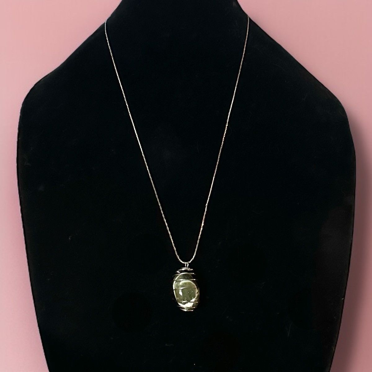 Vintage Vintage caged green Adventurine pendant necklace Size ONE SIZE - 1 Thumbnail