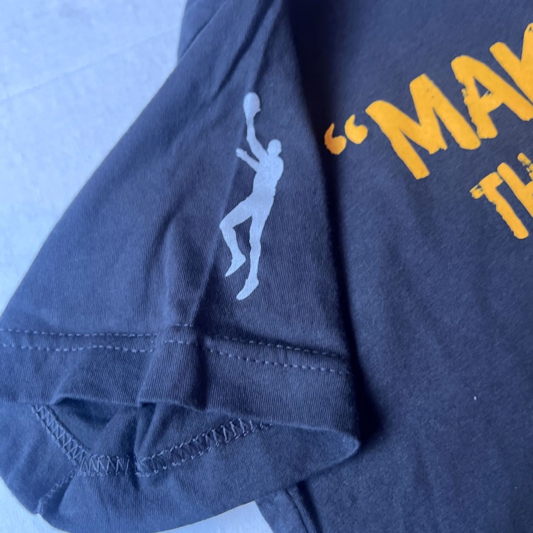 Lee VINTAGE Kareem Abdul-Jabbar & Bruce Lee Make A Friend Iconomy Shirt XS Gray Rare New Shirt Adult XS Gray Graphic Print 90s Civil Rights Mens Size US XS / EU 42 / 0 - 7 Thumbnail