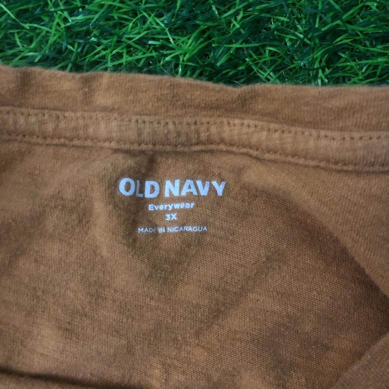 Old Navy Women’s Burnt Orange ‘Love’ Rainbow Graphic Tee Size 3XL / US 20-22 - 4 Thumbnail