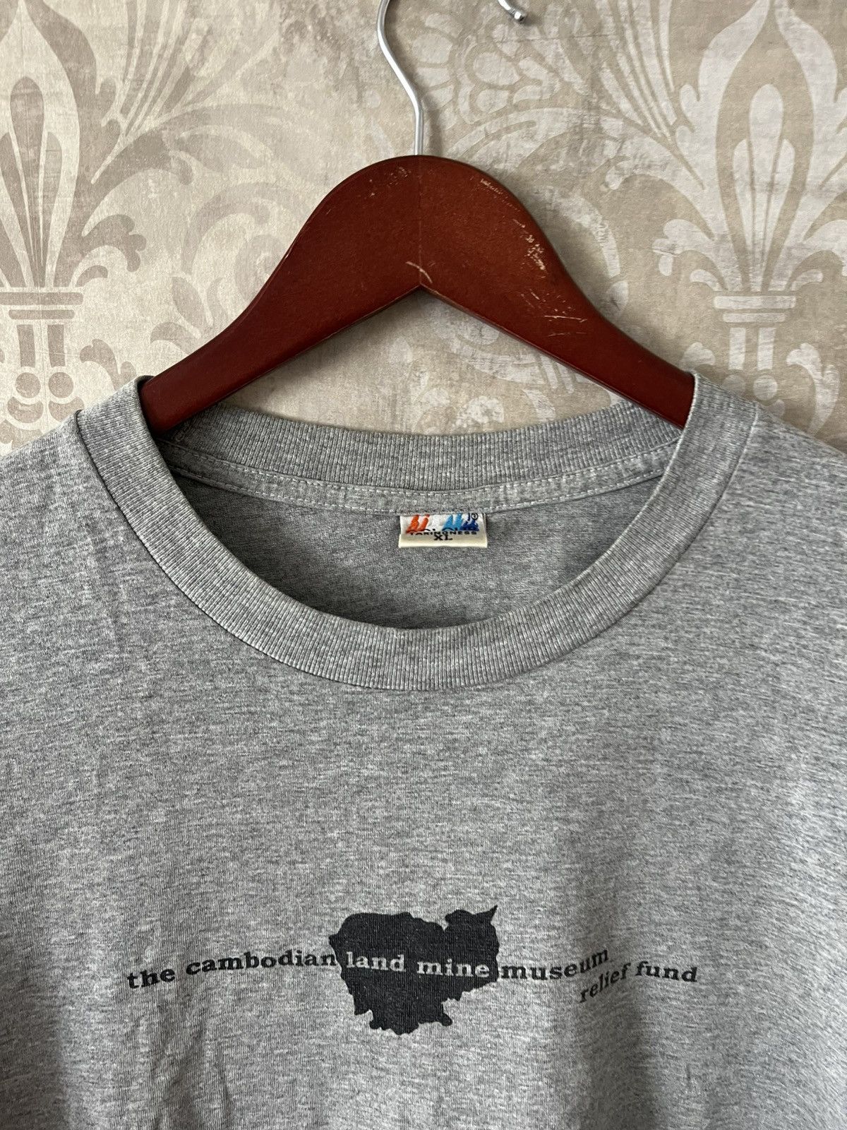 Vintage Vintage 90s Cambodian Landmine Museum Charity T-Shirt Size US XL / EU 56 / 4 - 4 Thumbnail
