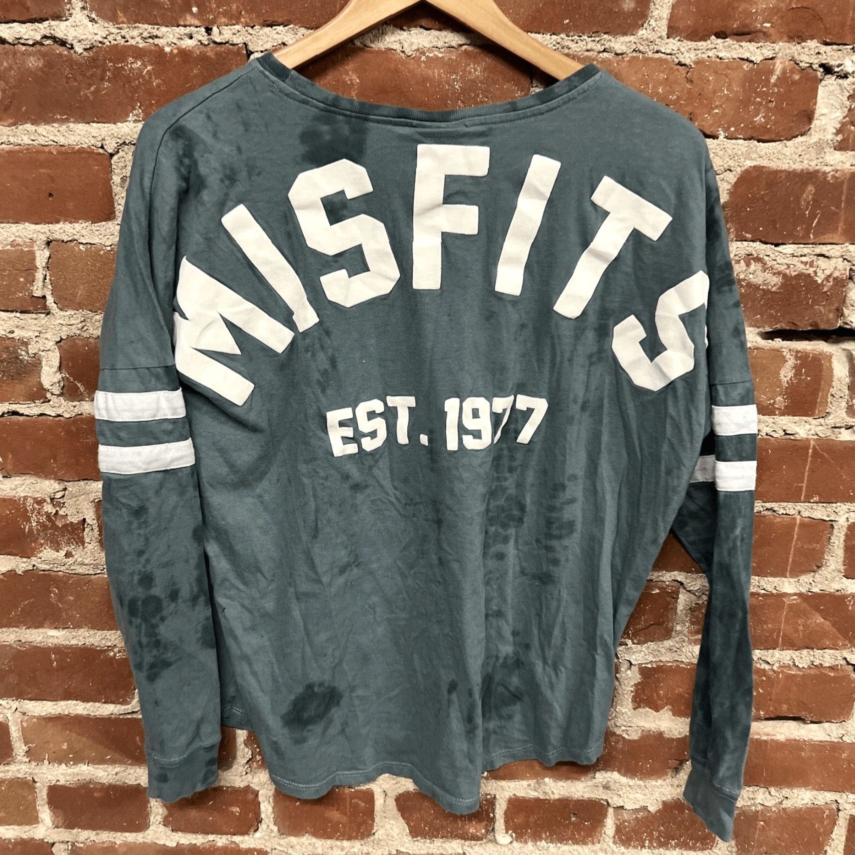 Hot Topic Hot Topic x Misfits Shirt Spirit Jersey Style Graphic Long Sleeve Sz Small P Shirt Misfits Size S / US 4 / IT 40 - 3 Thumbnail