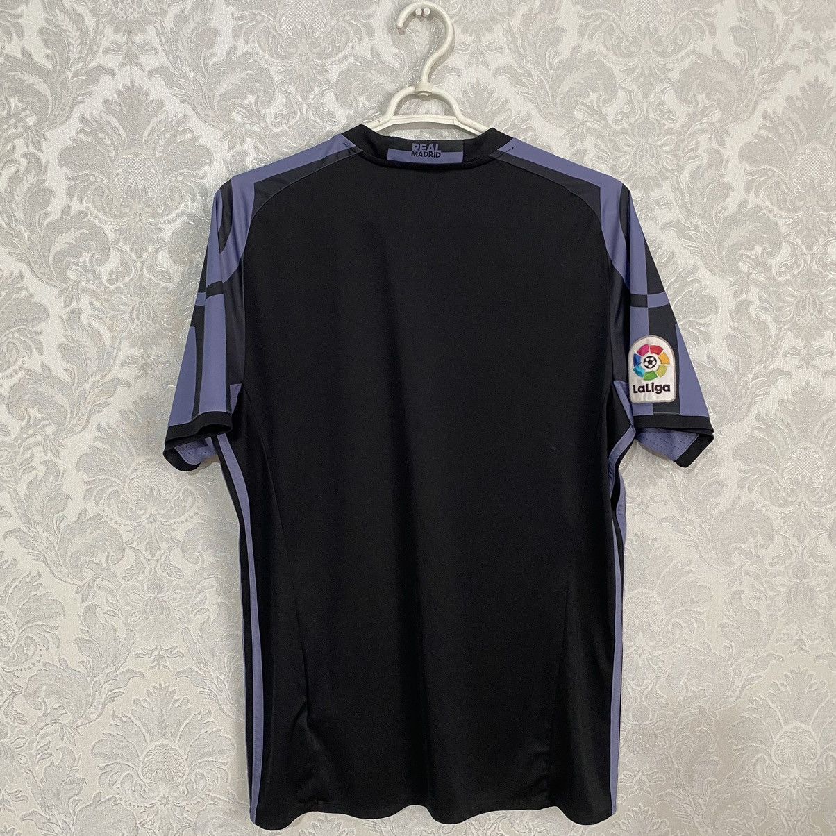 Adidas Adidas Real Madrid 2016/2017 3rd Third Away Soccer Jersey Size US M / EU 48-50 / 2 - 12 Thumbnail