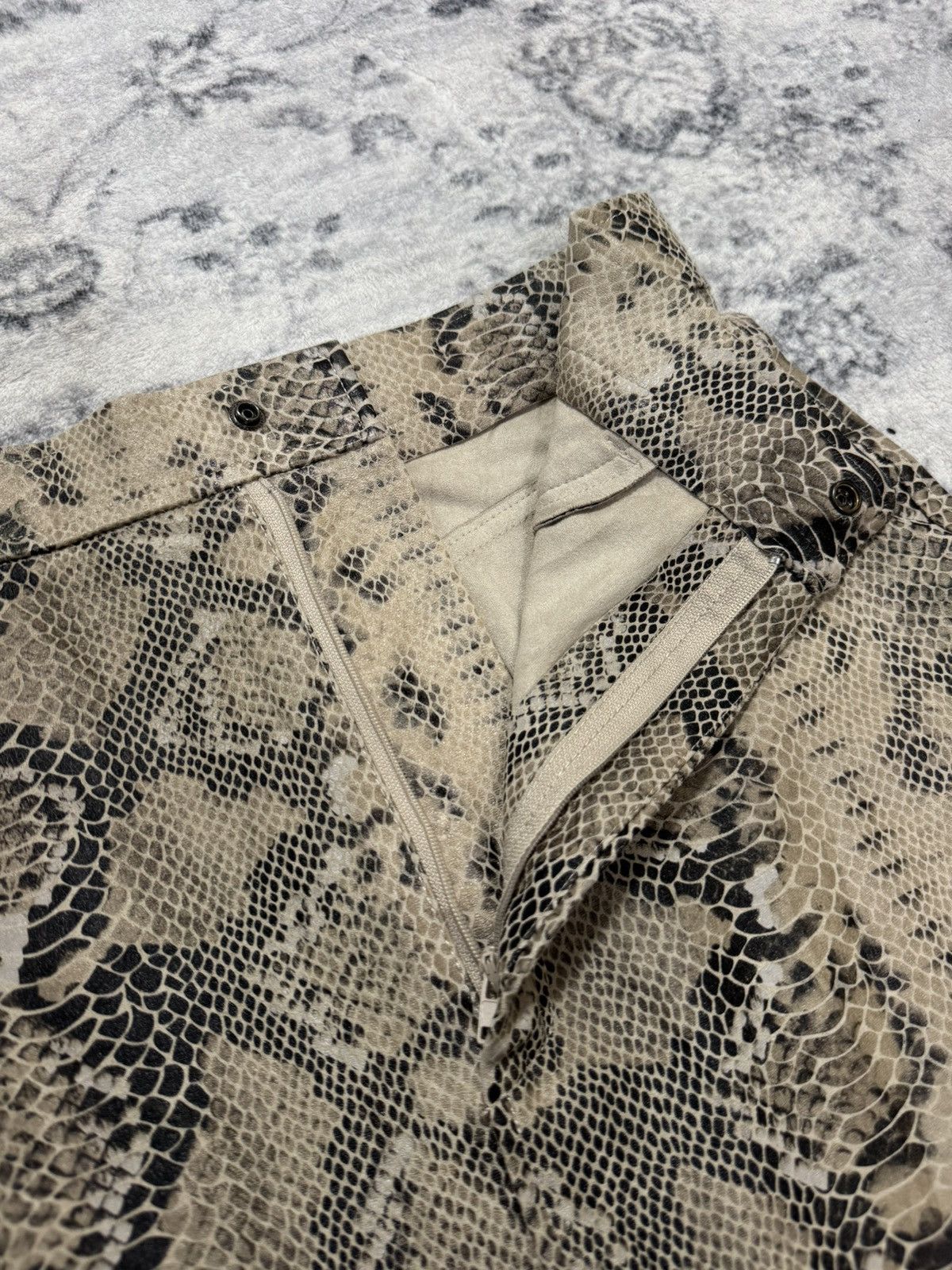 Zara ZARA PYTHON STYLE MIDI SKIRT Size 26" / US 2 / IT 38 - 5 Thumbnail
