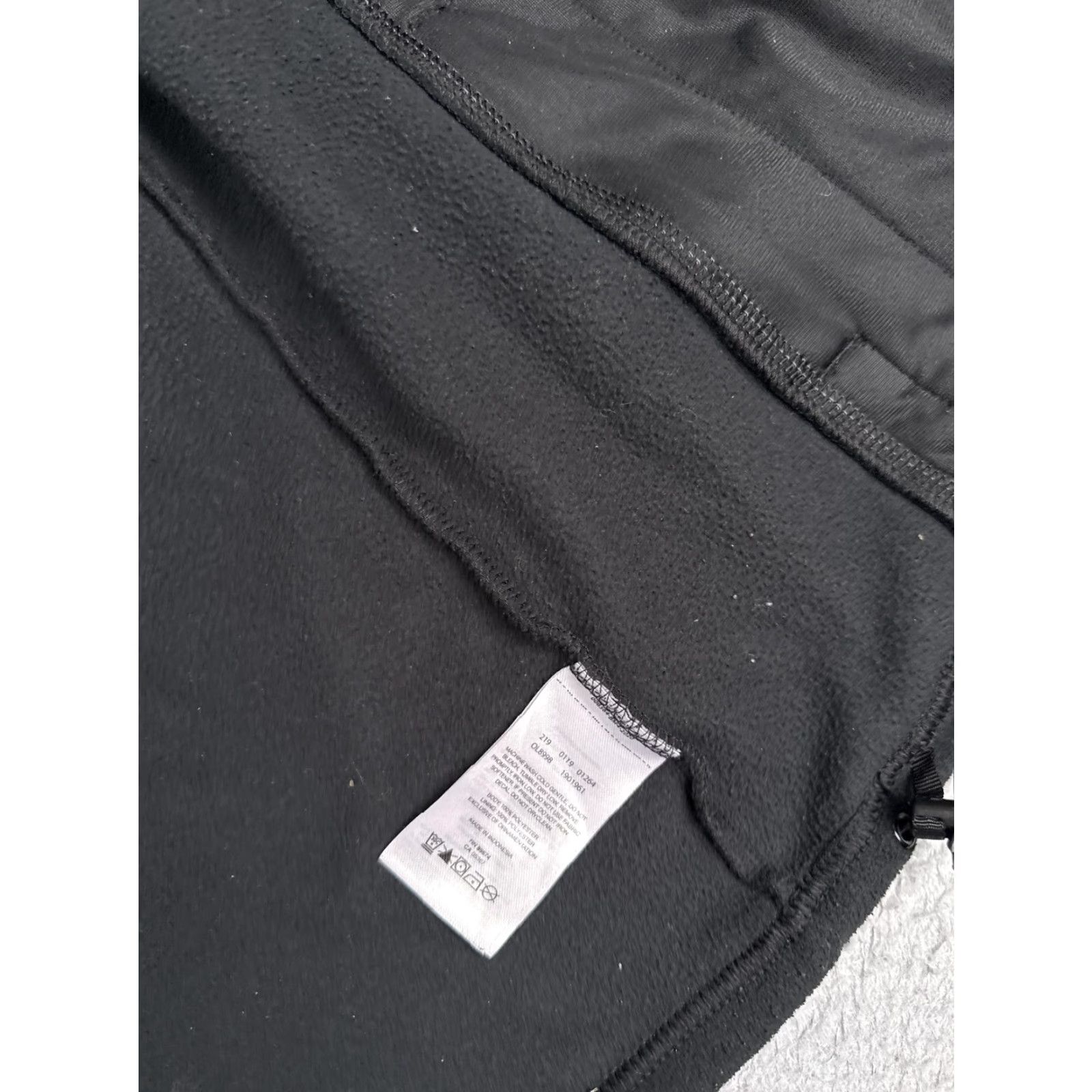 Mountain Hardwear Mountain Hardwear Jacket Womens Small Black Fleece Full Zip Pockets Outdoor Poly Size S / US 4 / IT 40 - 4 Thumbnail