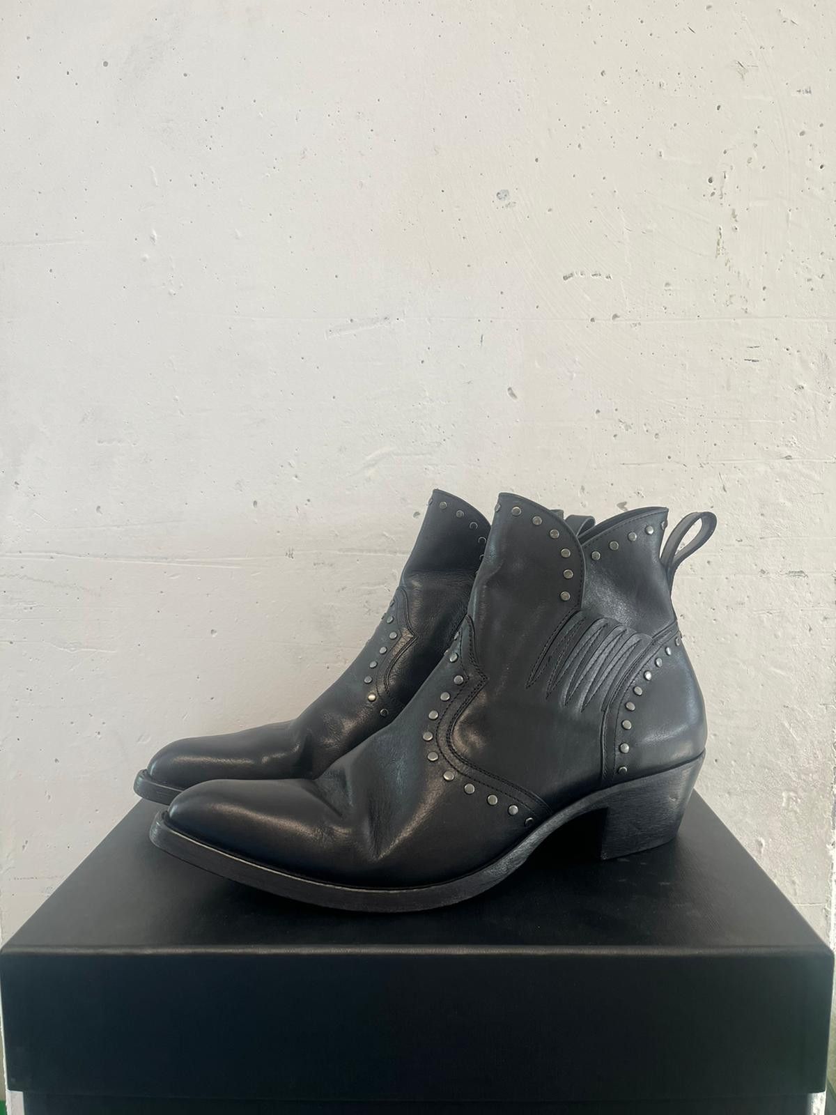 Pre-owned Saint Laurent O1alsim1 Studded Dakota 50 Kangaroo Leather Boots In Black
