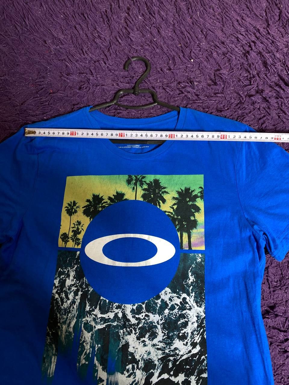 Oakley × Vintage Vintage Oakley Rubber Center Logo Grey T-Shirt Size US L / EU 52-54 / 3 - 17 Thumbnail