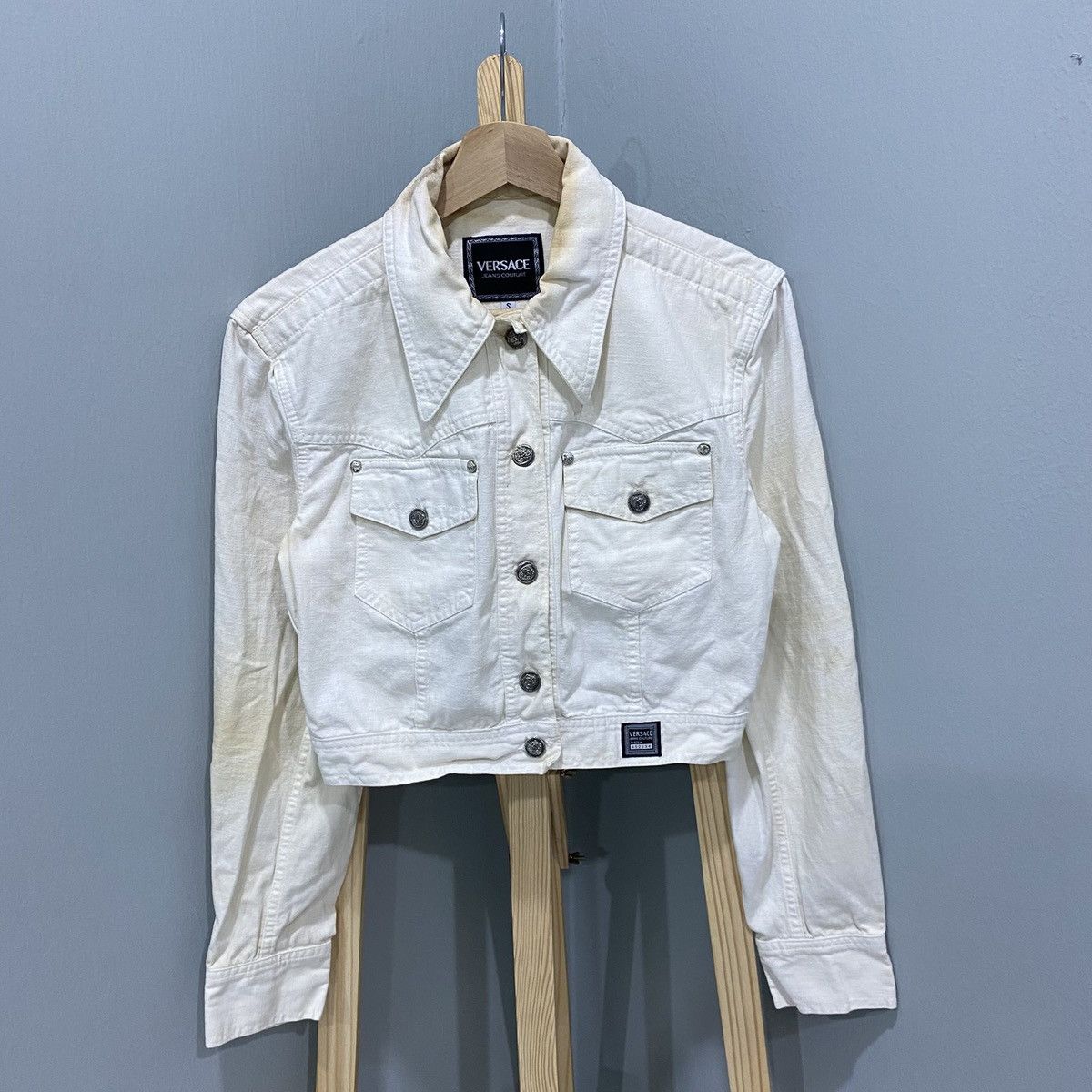 Versace Jeans Couture Vintage Versace Jeans Couture White Crop DenimTrucker Jacket Size S / US 4 / IT 40 - 1 Thumbnail