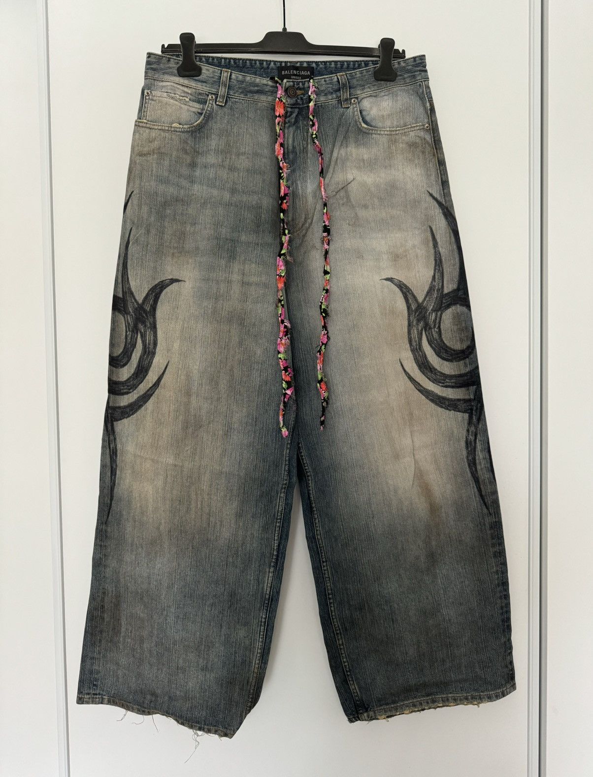 Balenciaga Balenciaga Y2K Wide-Leg Distressed Printed Jeans Size US 34 / EU 50 - 1 Thumbnail
