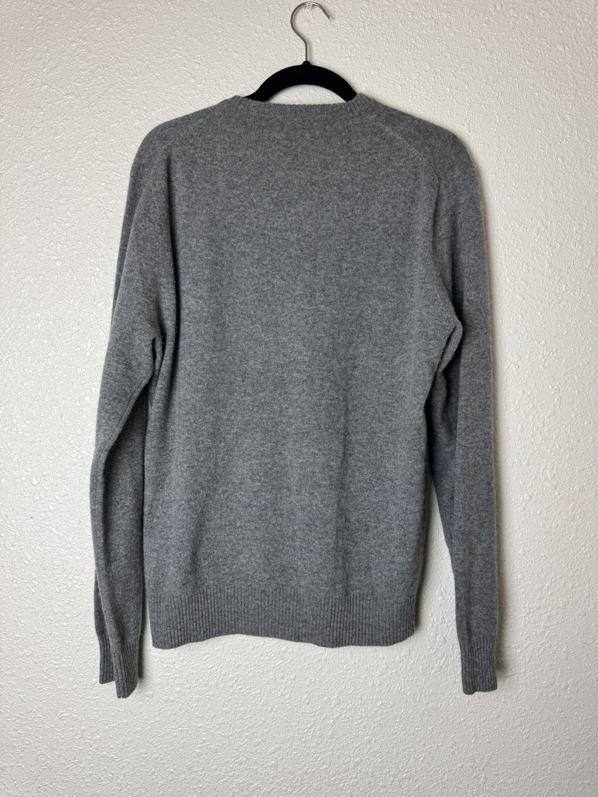 Martin + Osa MARTIN & OSA 100% CASHMERE V NECK GRAYSWEATER SIZE LARGE Size US L / EU 52-54 / 3 - 5 Thumbnail