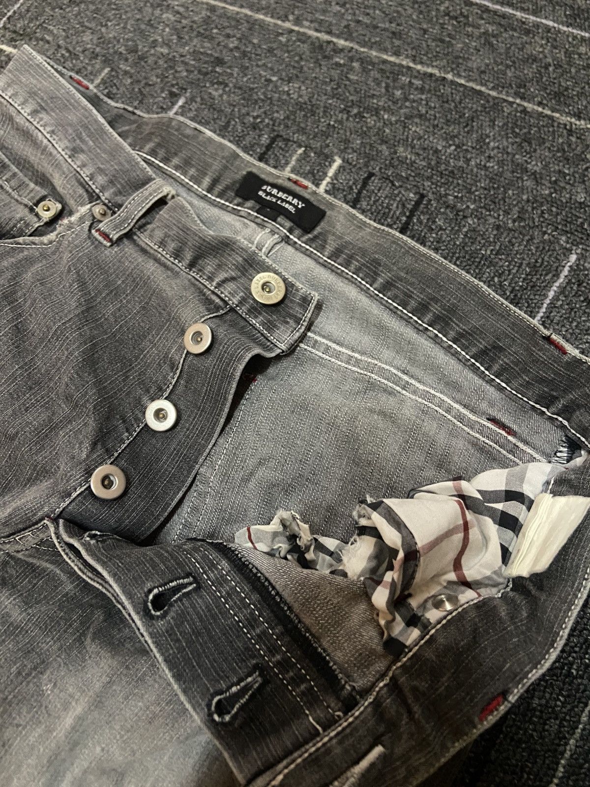 Burberry Vintage Burberry black label distressed denim jeans Size US 30 / EU 46 - 12 Thumbnail