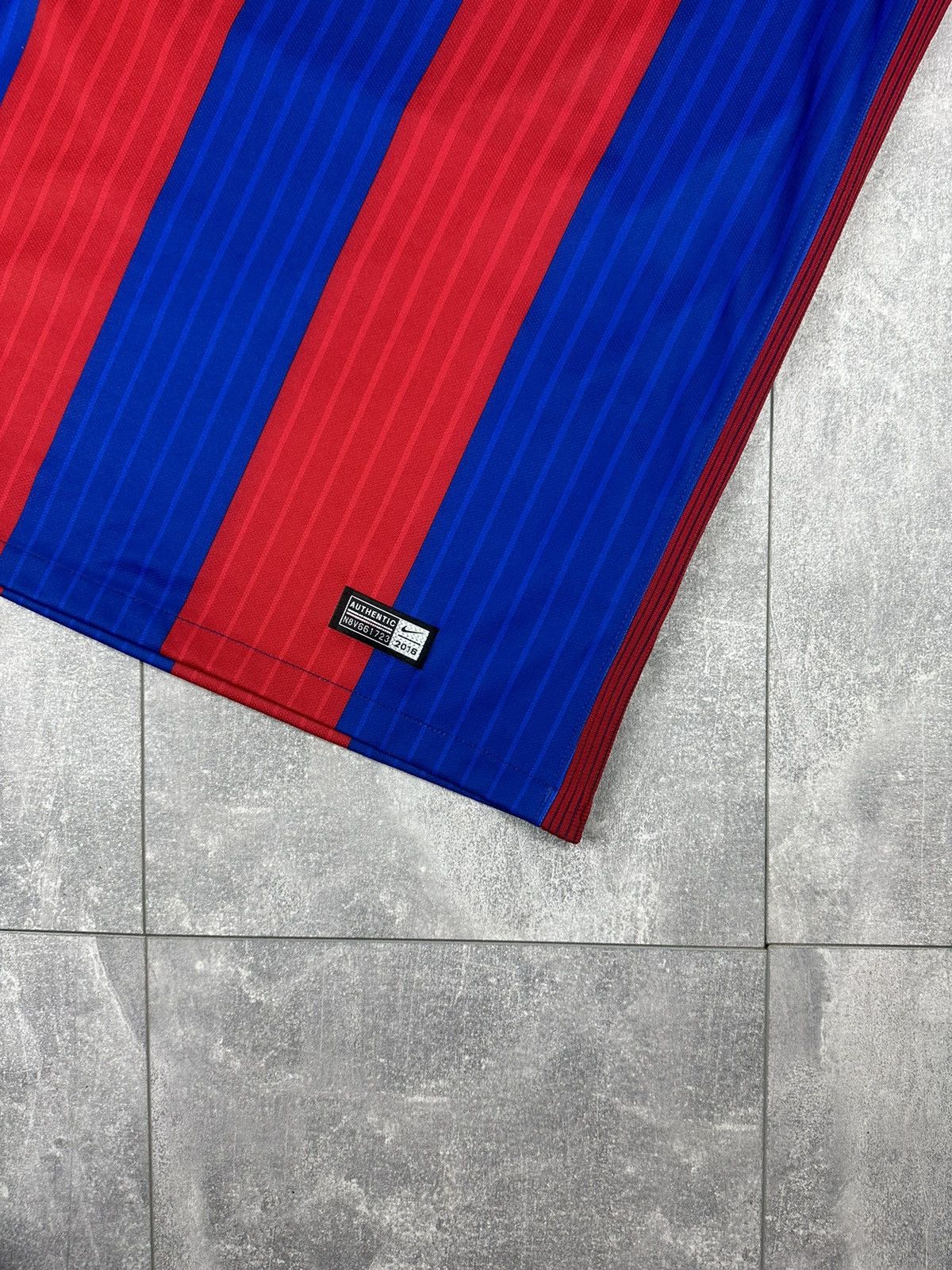 Nike Nike Barcelona FC 2016/17 Home Soccer Football Jersey Size US S / EU 44-46 / 1 - 2 Thumbnail