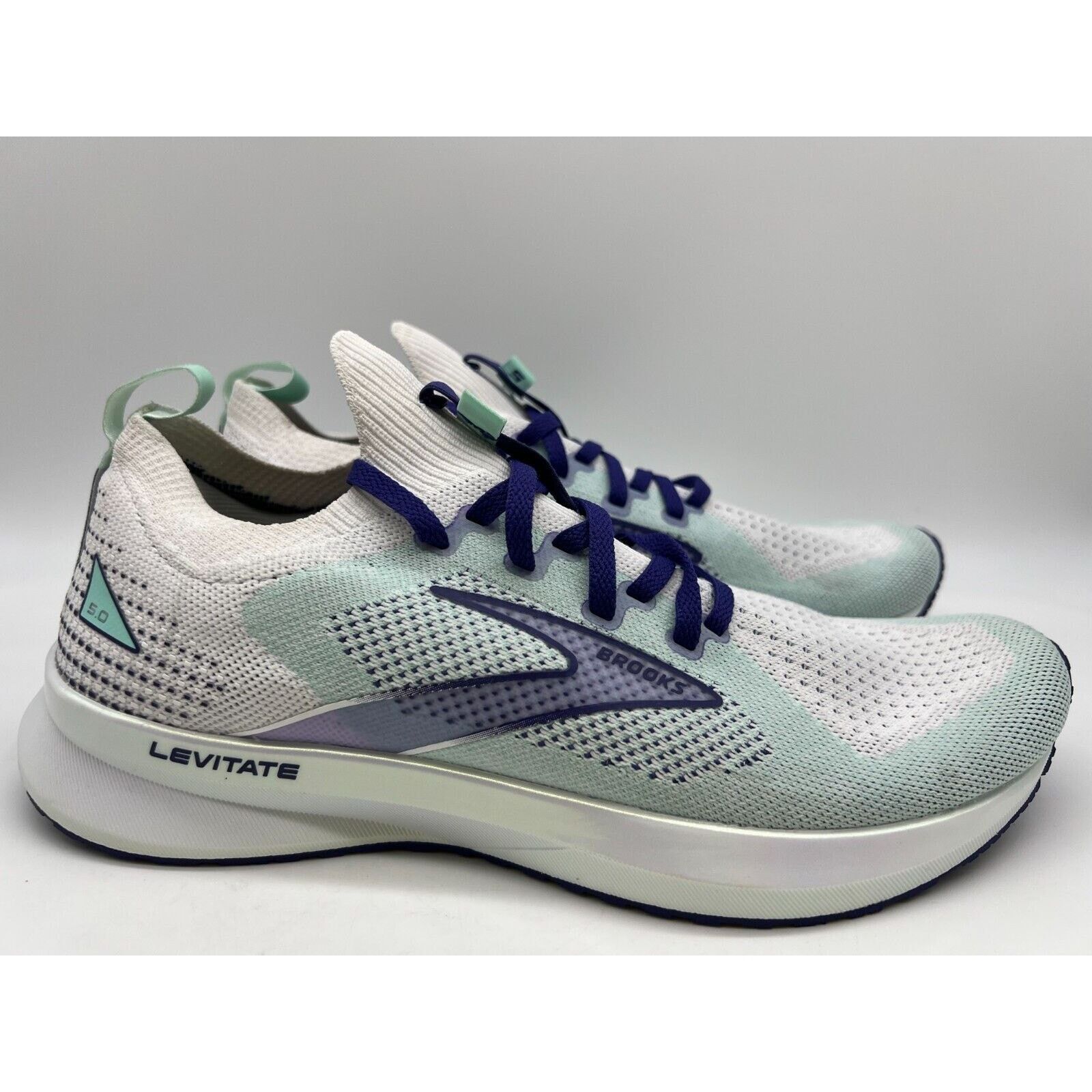 Brooks Women's Levitate Stealthfit 5 White Running Size 10B Shoes