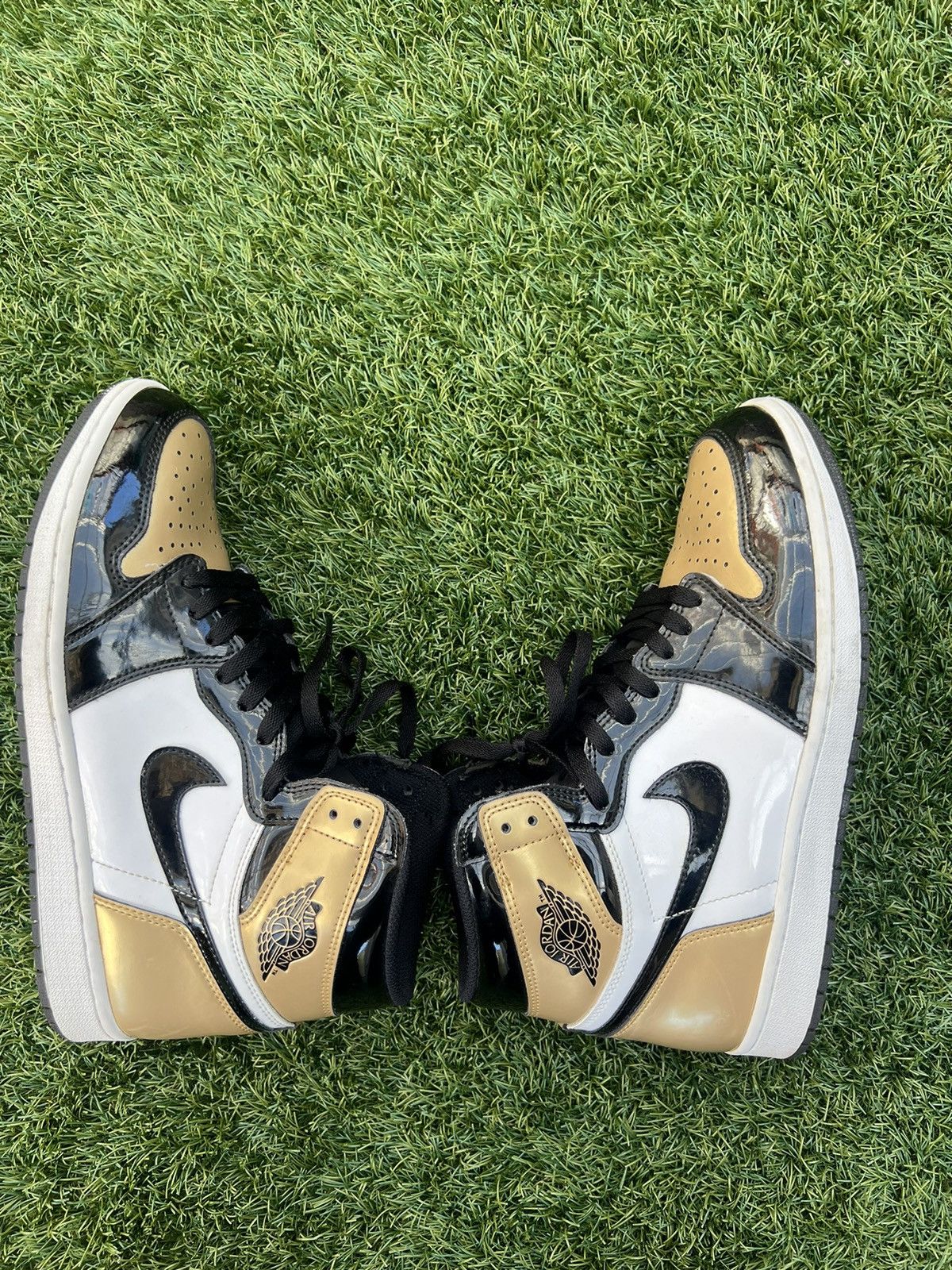 Jordan Brand Jordan 1 Patent Gold Toe Size US 10.5 / EU 43-44 - 15 Thumbnail