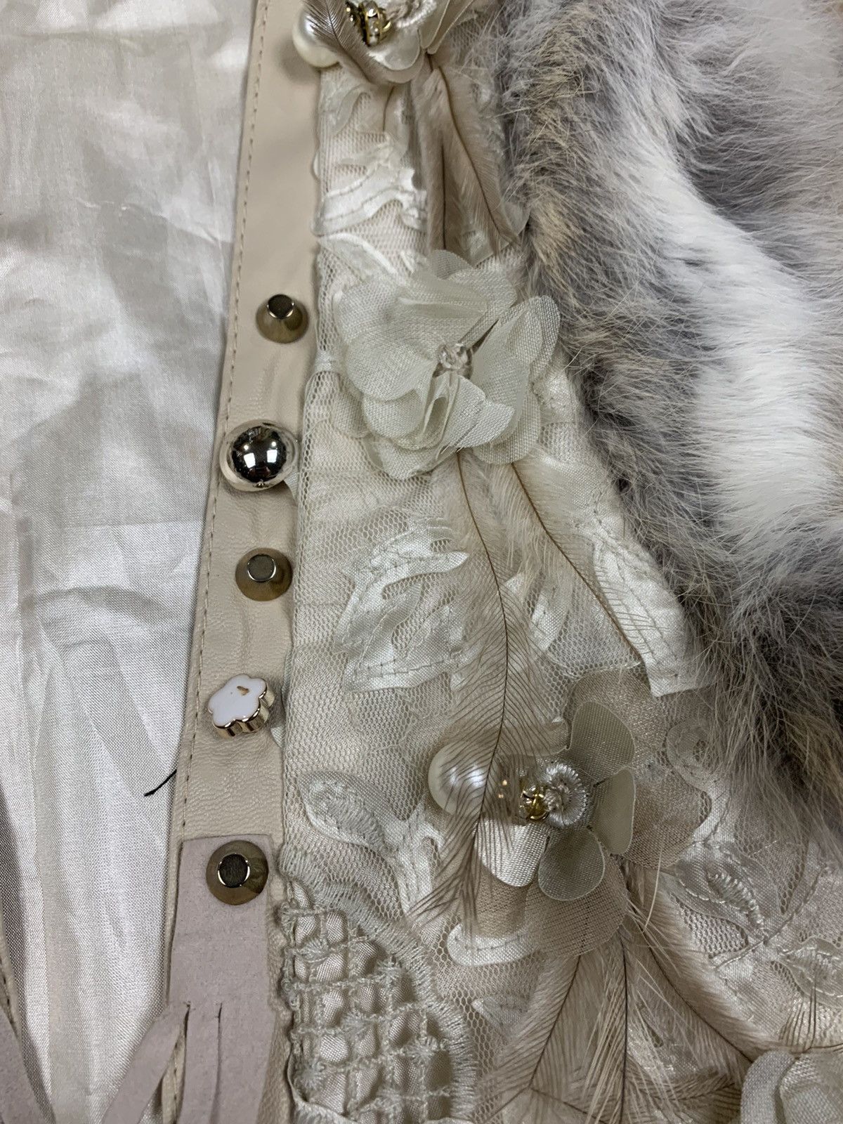 If Six Was Nine Real Rabbit Fur Vest Charm Pearls Decorations and Feathers Size M / US 6-8 / IT 42-44 - 3 Thumbnail