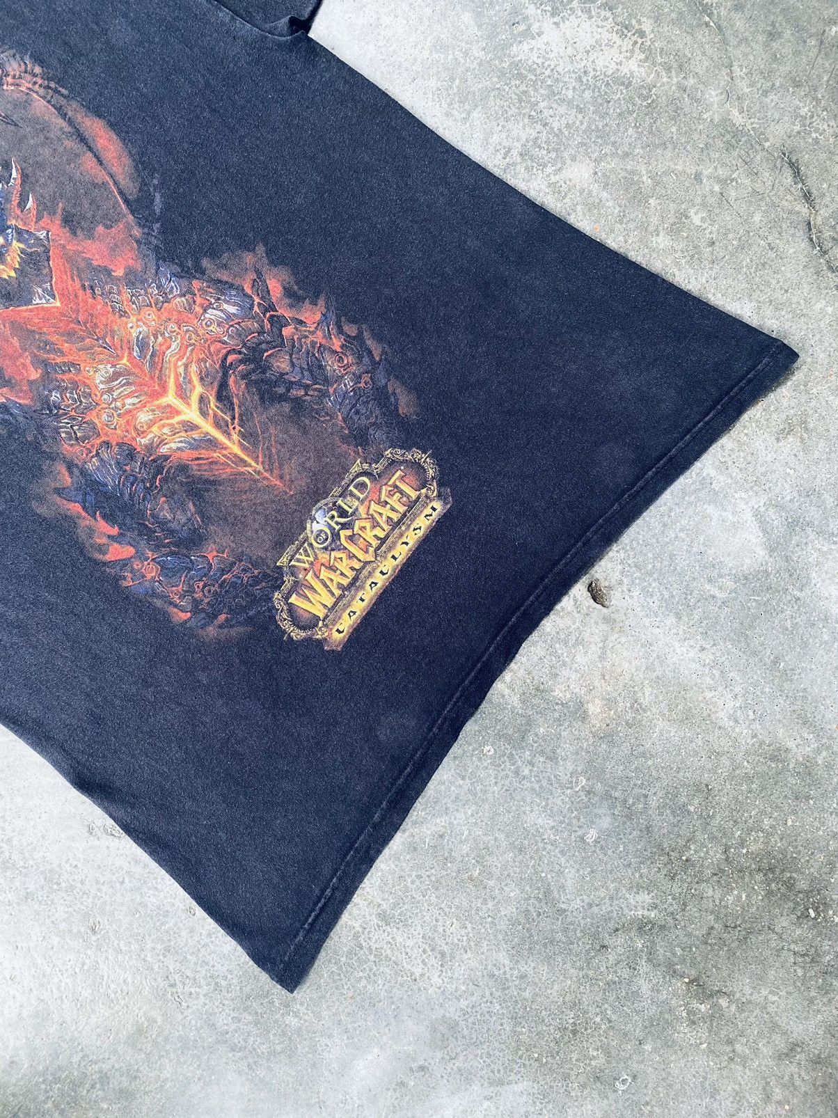 Vintage Vintage Anime Game World Of Warcraft Distressed Tees Size US L / EU 52-54 / 3 - 11 Thumbnail