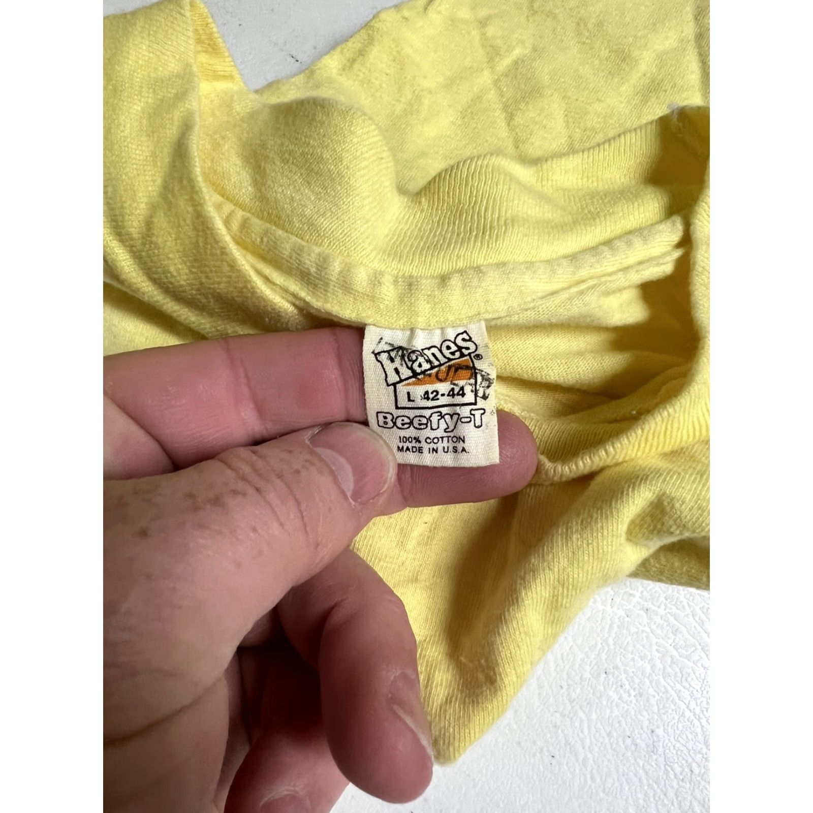 Hanes VINTAGE Hanes T-Shirt Yellow Crew Neck Short Sleeve Men L Cotton Sheep Stitch Bar Pub Band? Fizz Farm Single Stitch Size US L / EU 52-54 / 3 - 3 Thumbnail