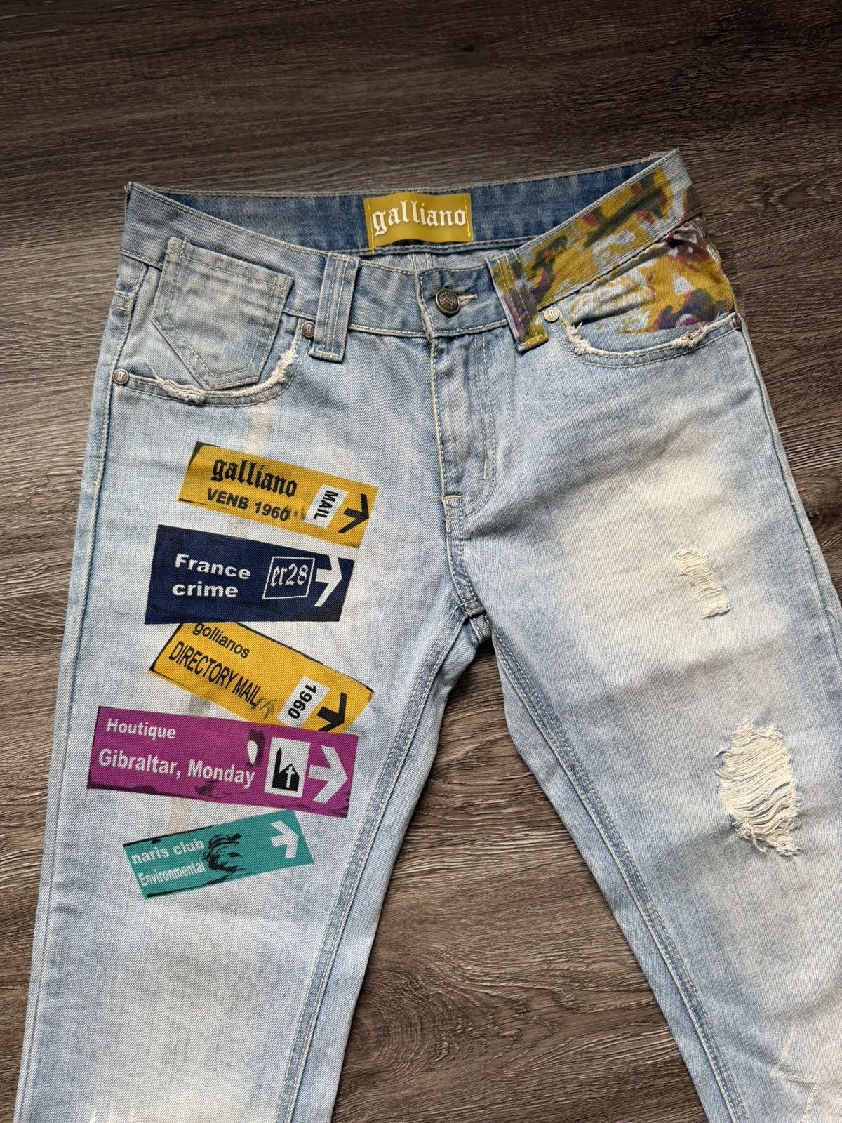 John Galliano Rare John galliano Street Signs Multi Patch Denim Jeans Size US 28 / EU 44 - 4 Thumbnail