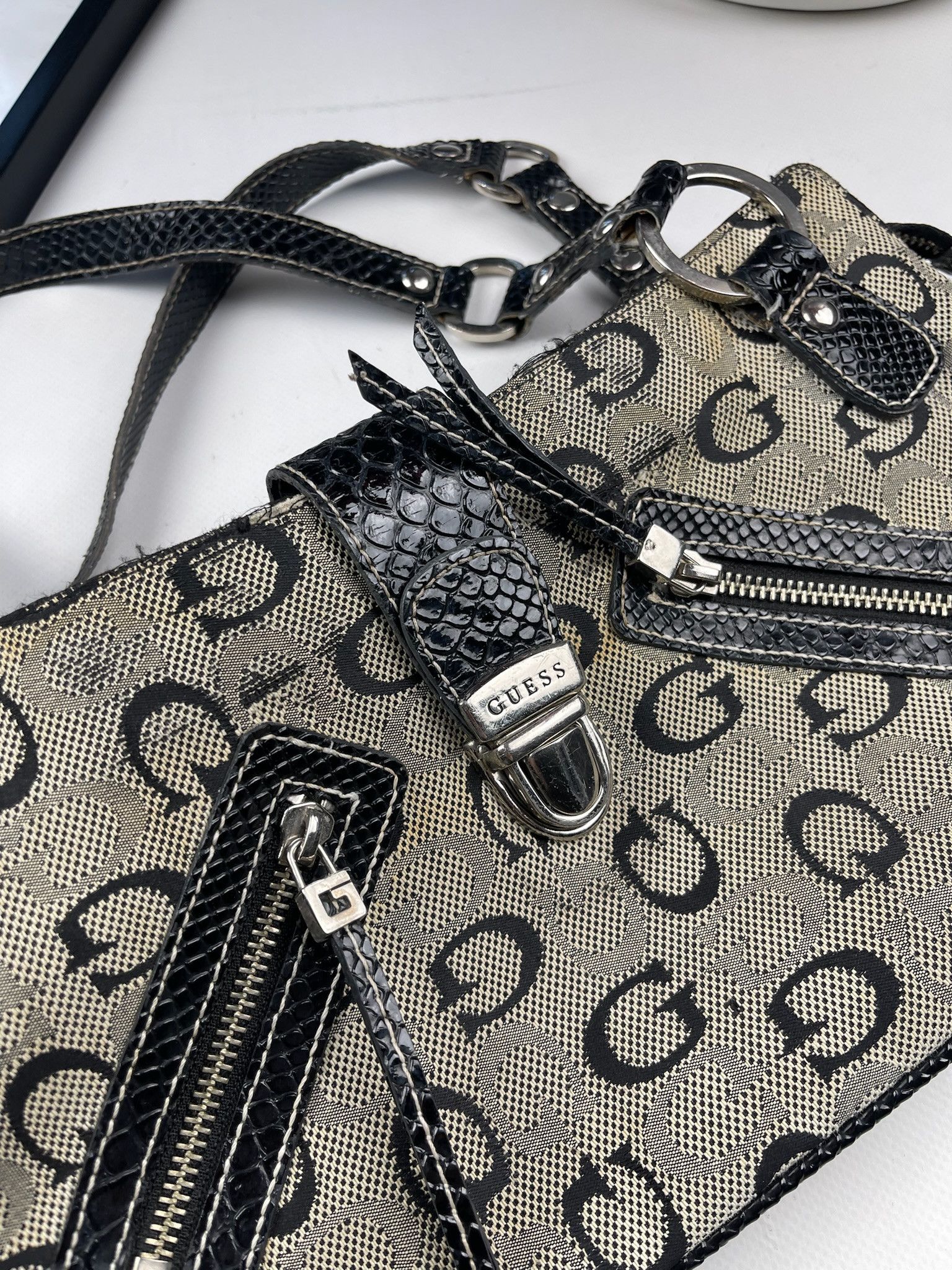 Guess Guess vintage buckle logo bag baguette mini 00s Y2k Handbag Size ONE SIZE - 4 Thumbnail
