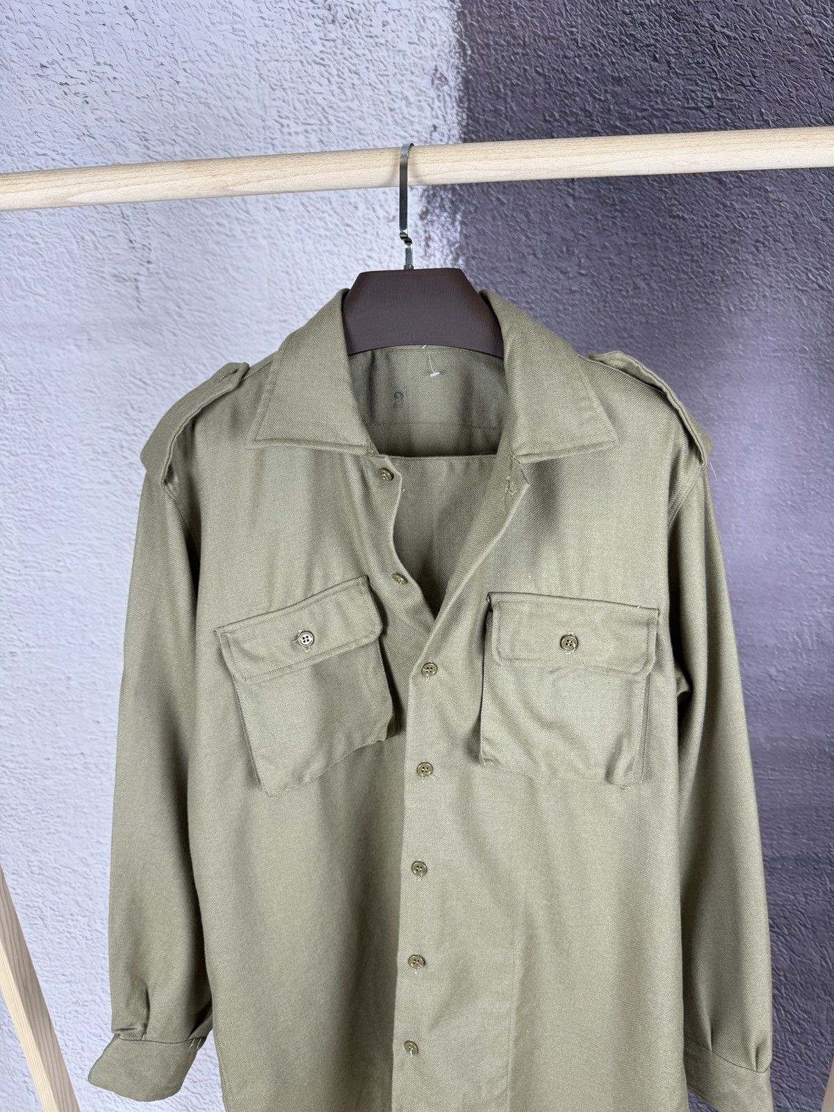 Vintage Vintage 70s Military Utility olive green long sleeve shirt Size US L / EU 52-54 / 3 - 11 Thumbnail