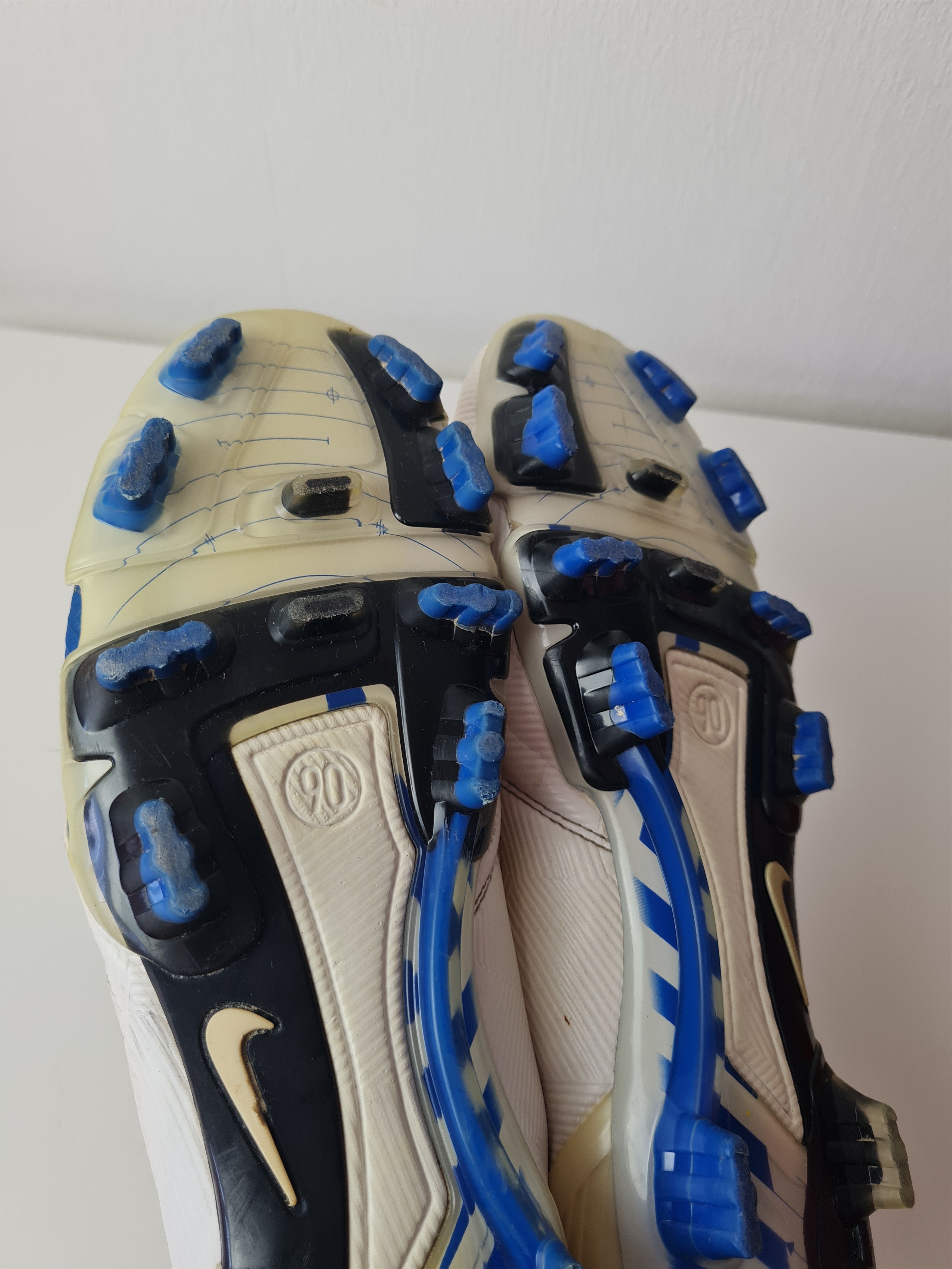 Nike Cleats Nike Total 90 Shoot II FG White/Blue Y3 318793-104 Size US 10.5 / EU 43-44 - 6 Thumbnail