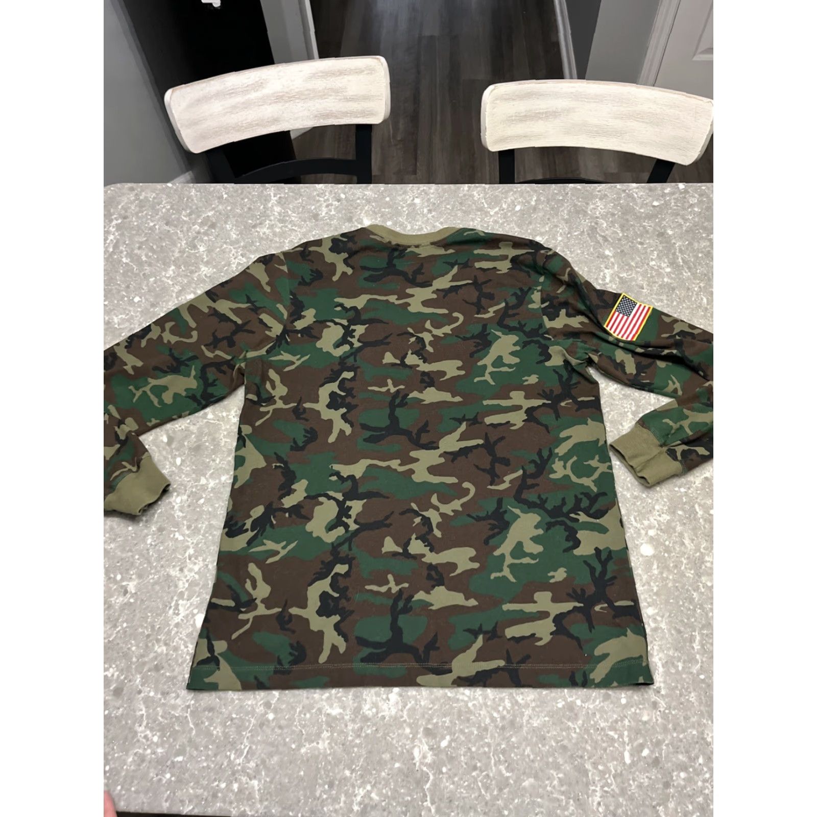 Jordan Brand Jordan Shirt Mens M Green Camo Long Sleeve Crew Neck Tee UNC Tar Heels USA Flag Nike The Nike Tee Size US M / EU 48-50 / 2 - 7 Thumbnail