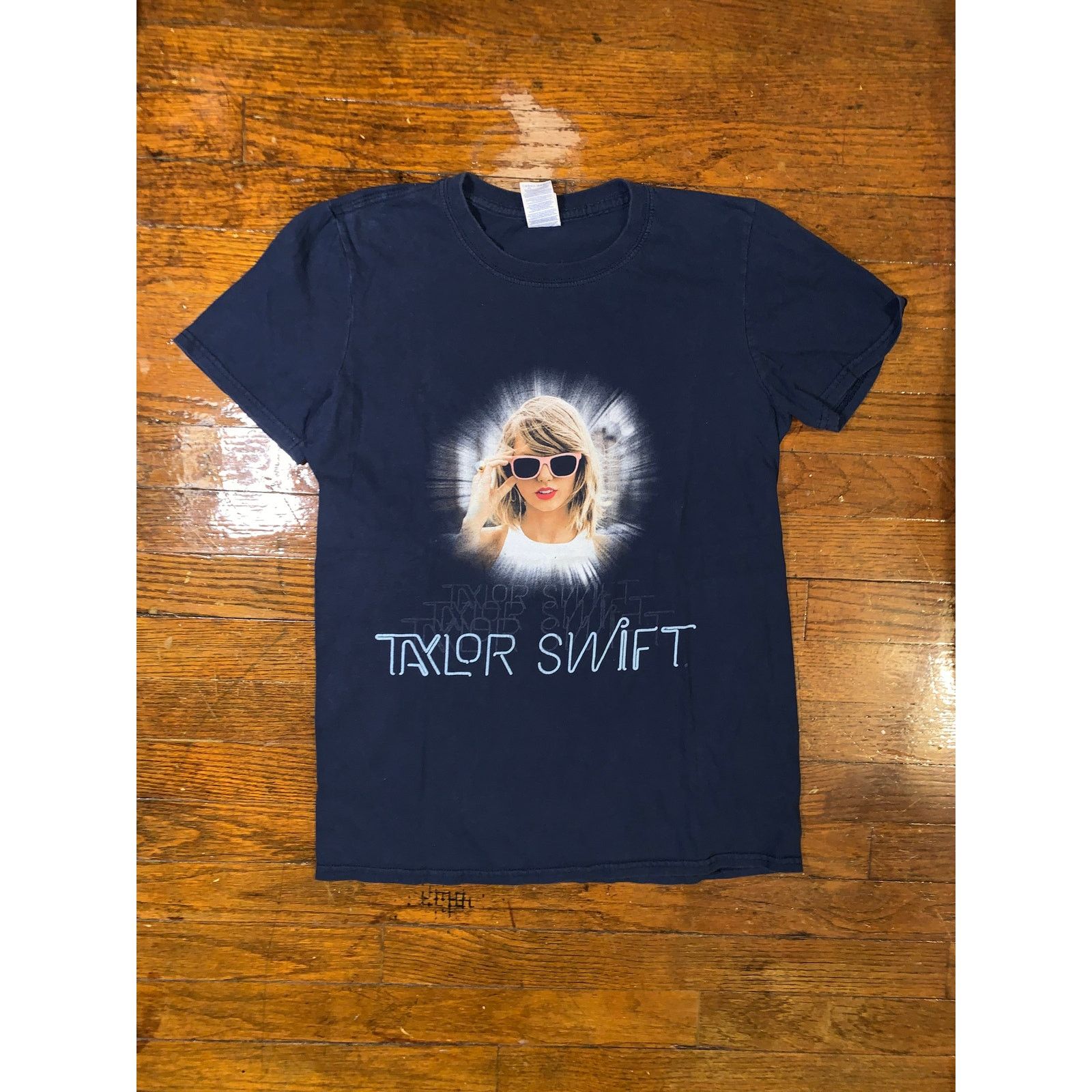 Band Tees × Gildan × Other Taylor Swift 1989 World Tour T Shirt Small Navy Blue Tour Size S / US 4 / IT 40 - 1 Thumbnail