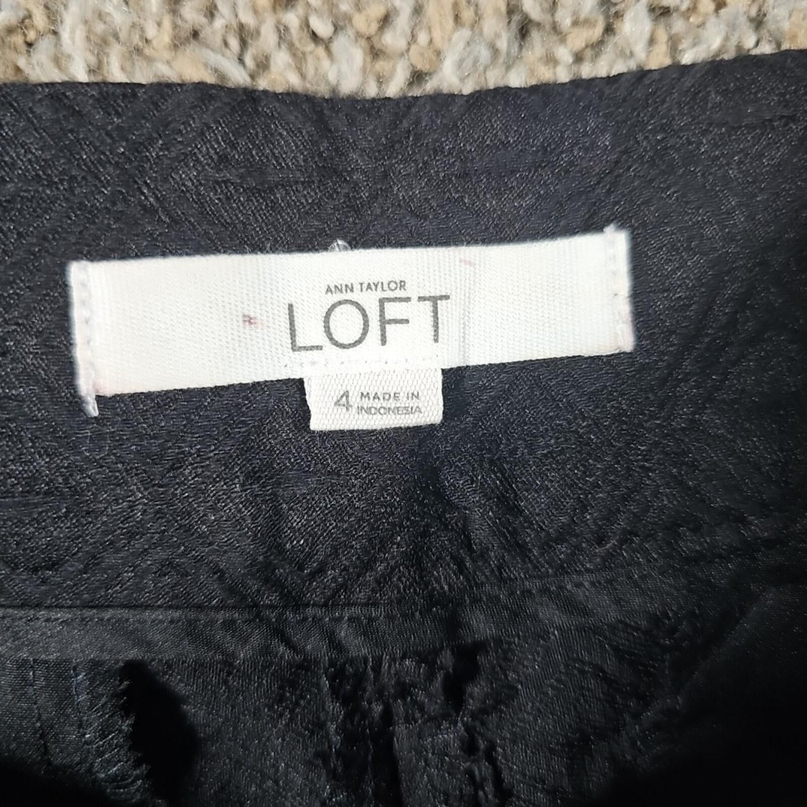 Ann Taylor Ann Taylor LOFT The Riviera Short Black Sz 4 Size 27" / US 4 / IT 40 - 2 Thumbnail