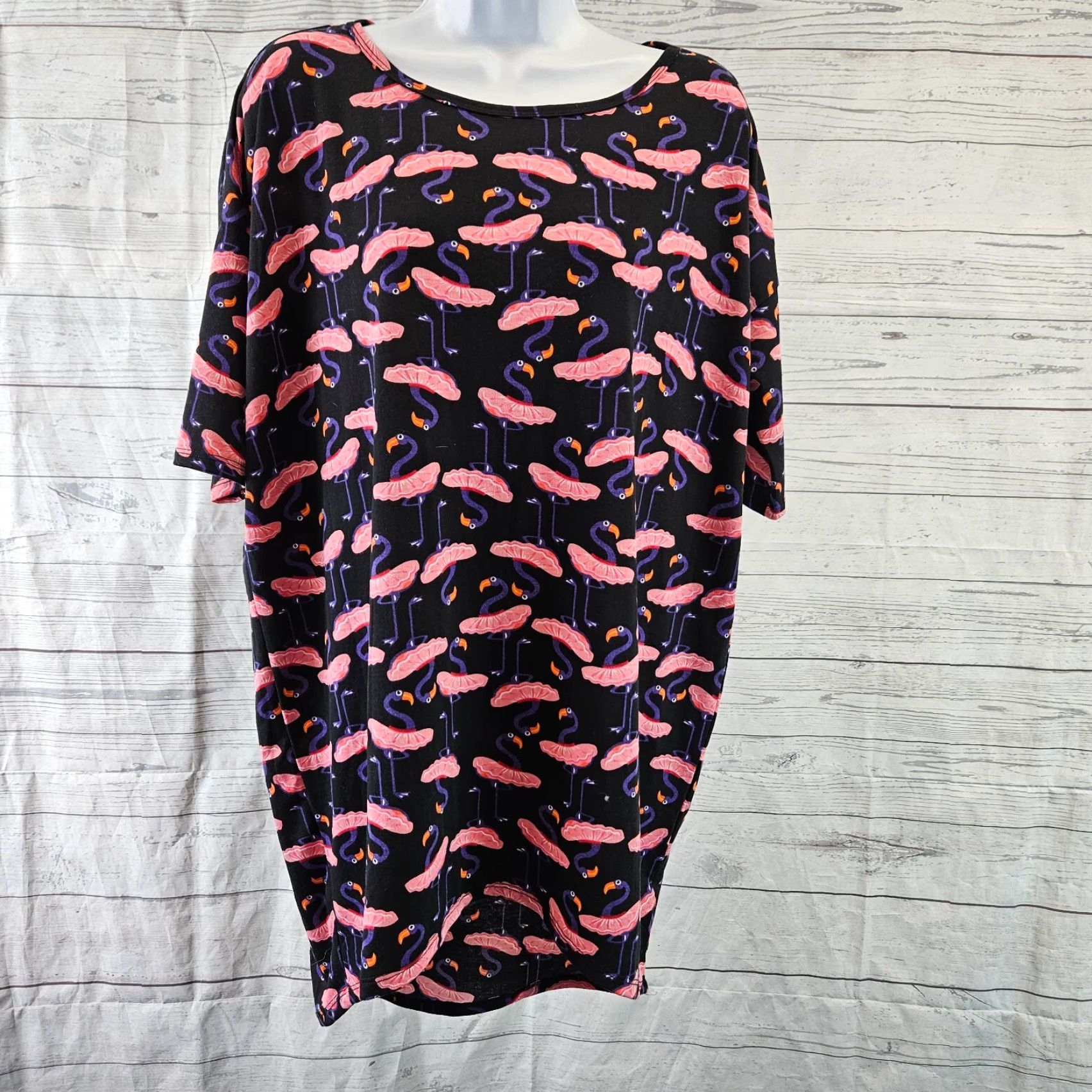 Vintage VINTAGE LuLaRoe Womens Irma Top Sz Small Black Pink Flamingos Short Sleeve Size S / US 4 / IT 40 - 2 Thumbnail