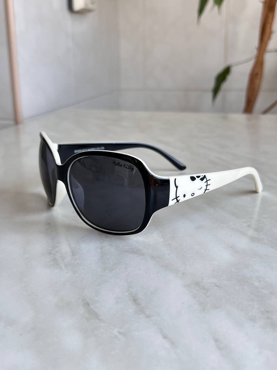 Designer × Japanese Brand Vintage Hello Kitty Japan Sanrio Black Unisex Sunglasses Y2K Size ONE SIZE - 1 Thumbnail
