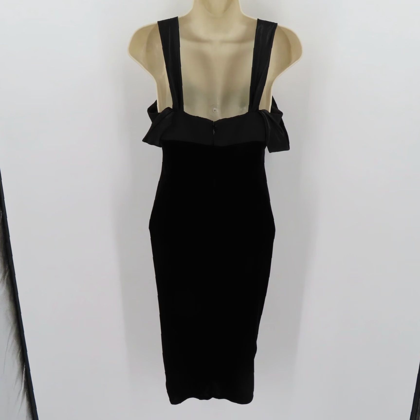 Velvet VINTAGE Whim Womens 6 Black Velvet Off Shoulder Satin Bow Ruched Front Cocktail Dress - Velvet Dress, Bow, Midi, Black, Womens, Size 6 Size M / US 6-8 / IT 42-44 - 4 Thumbnail